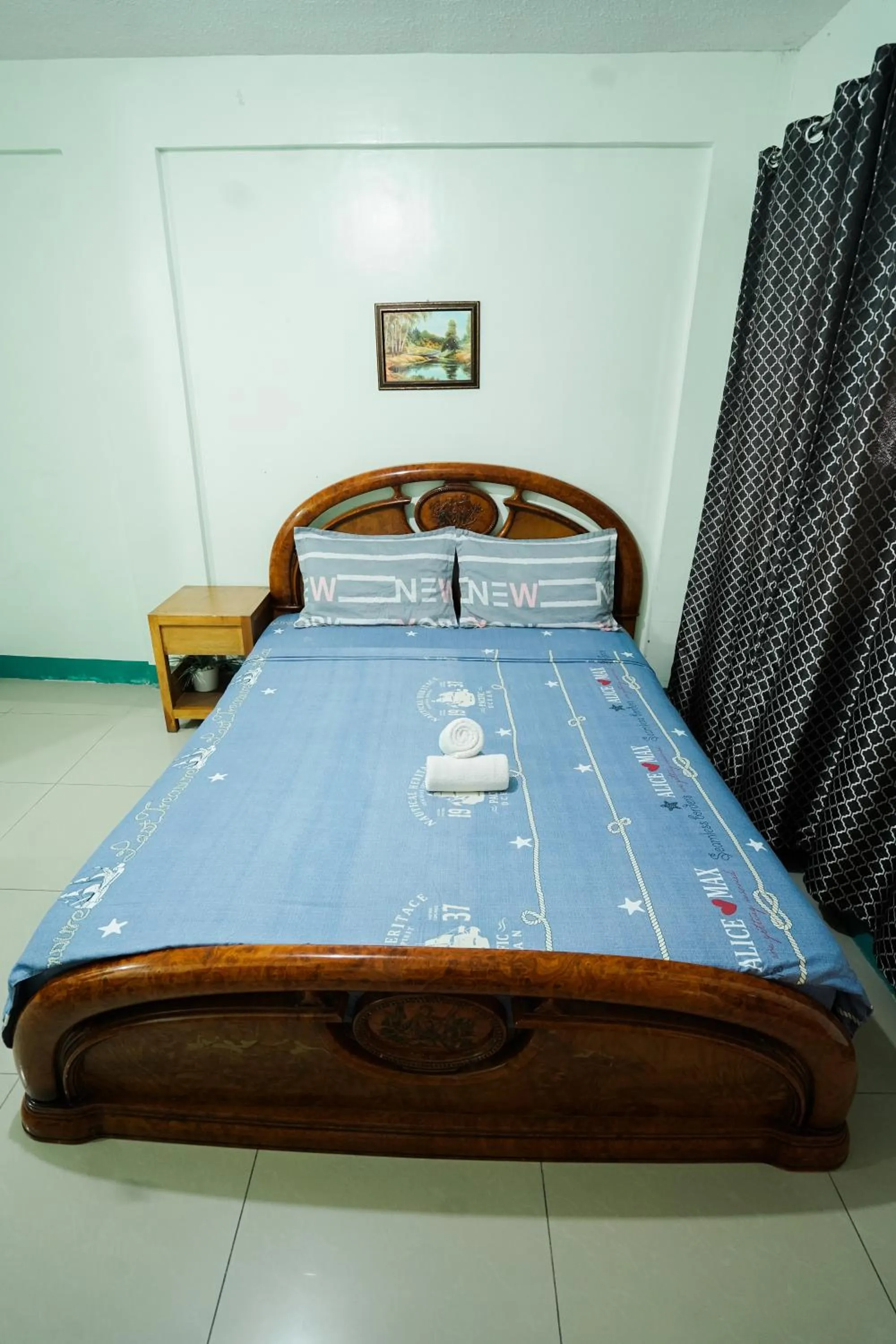 Bed in JEMZ Tagaytay Budget Transient