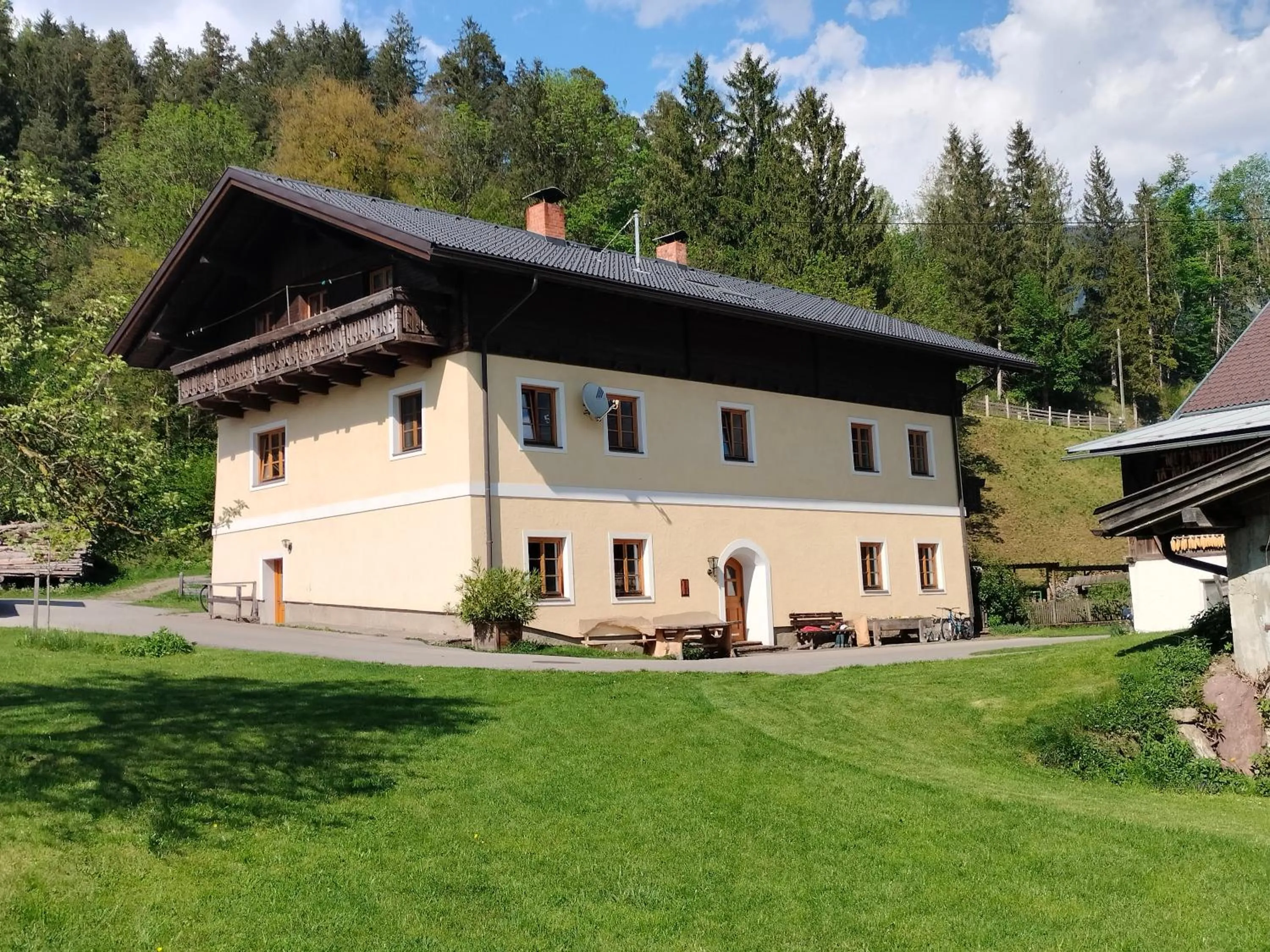 Property building in Köstlhof, Familie Hassler