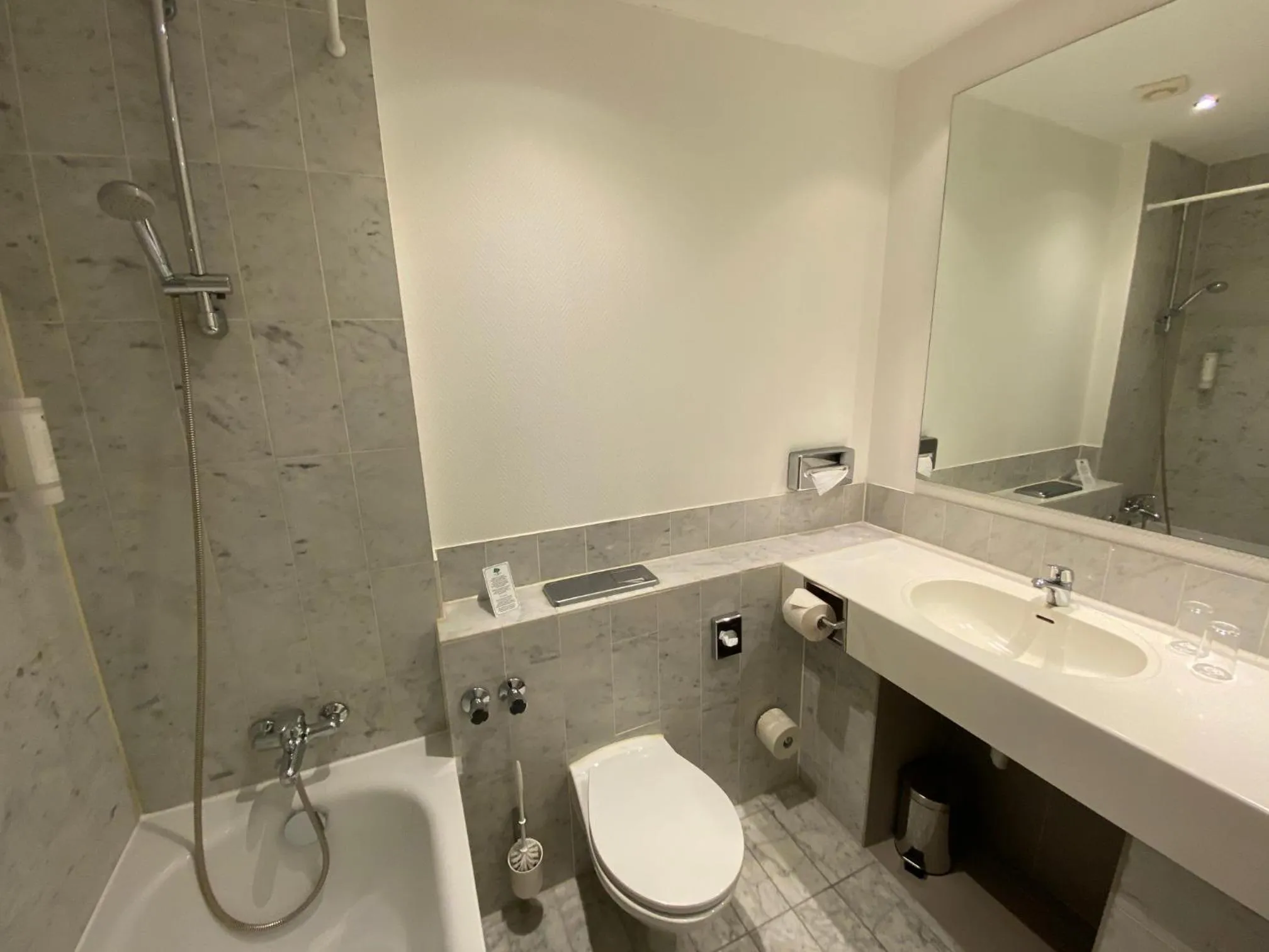 Toilet in Park Hotel Hamburg Arena