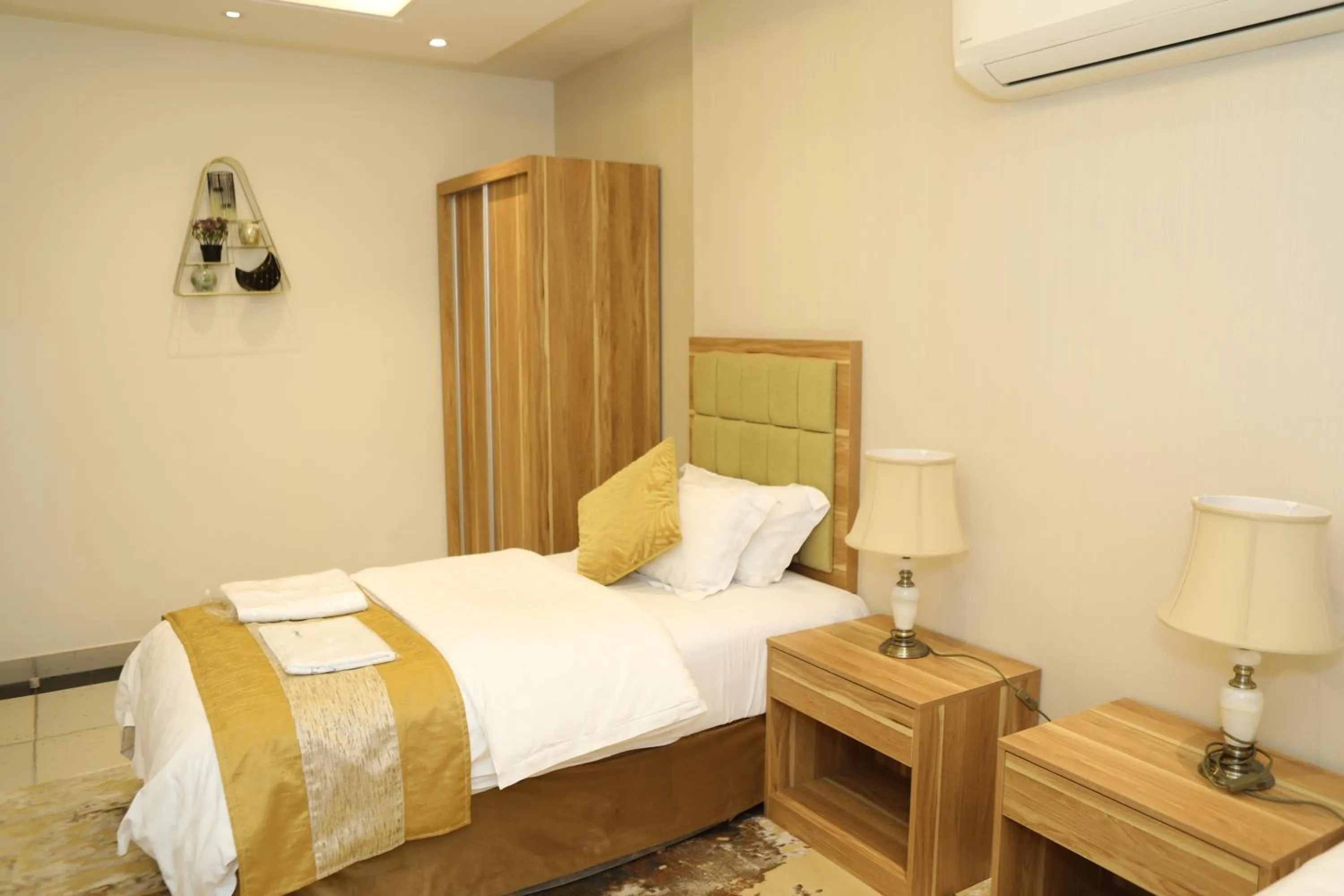 Bed in Warf Aldyafah Homes serviced Apartments