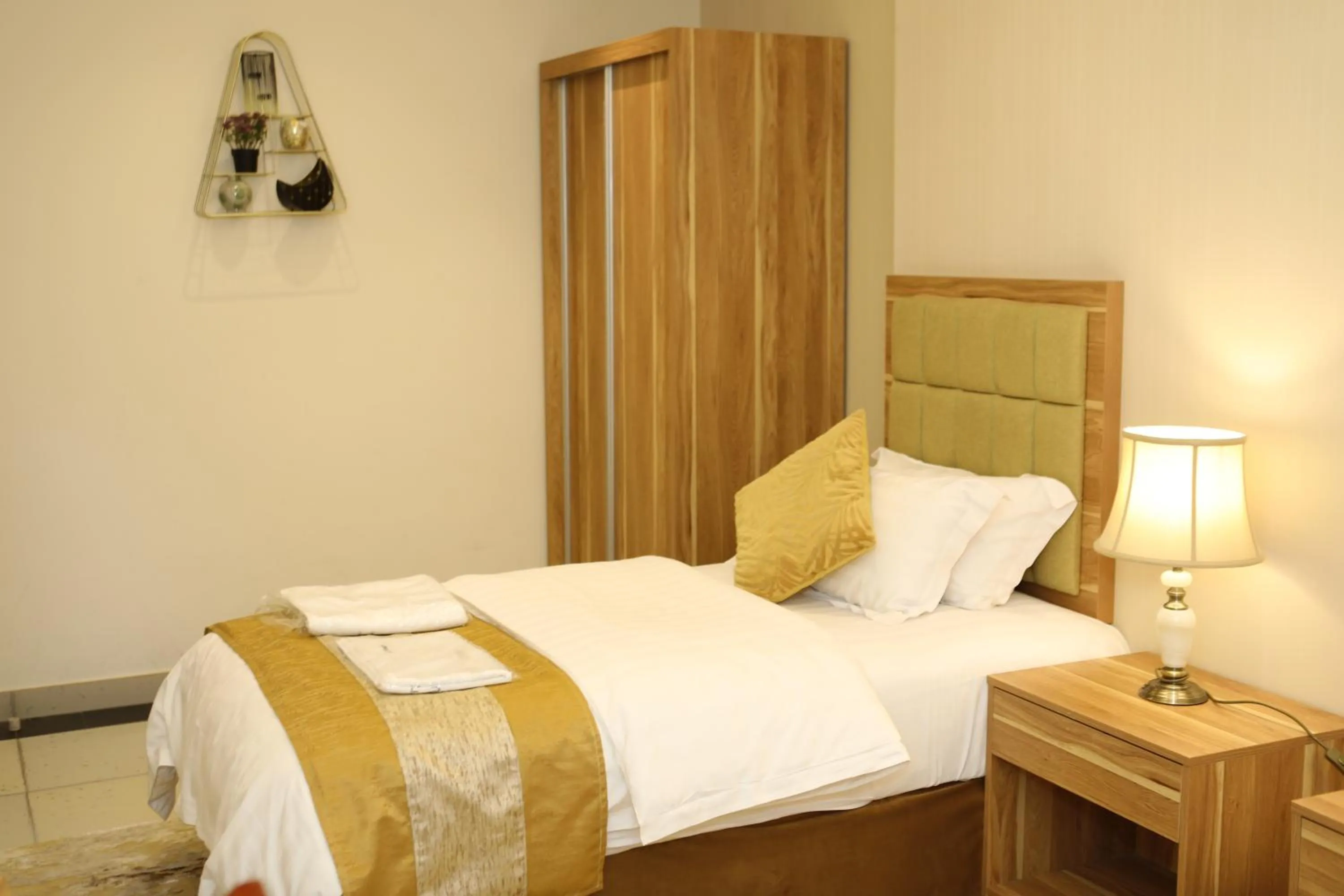 Bed in Warf Aldyafah Homes serviced Apartments