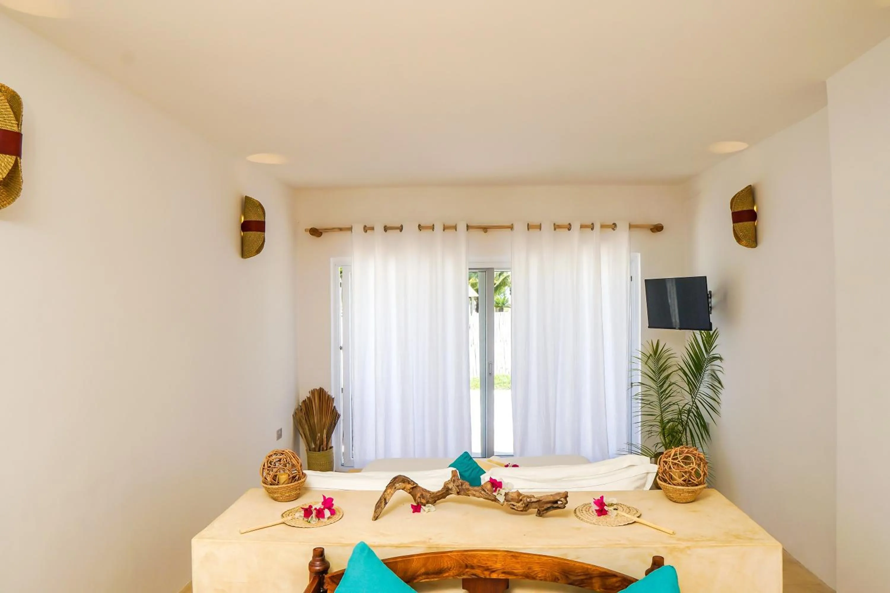 Bedroom in Aquamarina Hotel