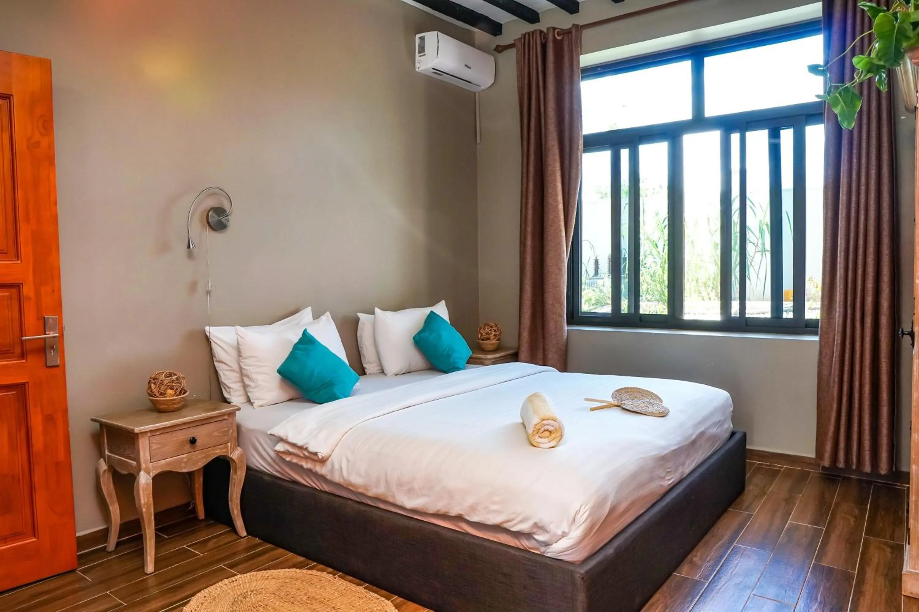 Bedroom, Bed in Aquamarina Hotel