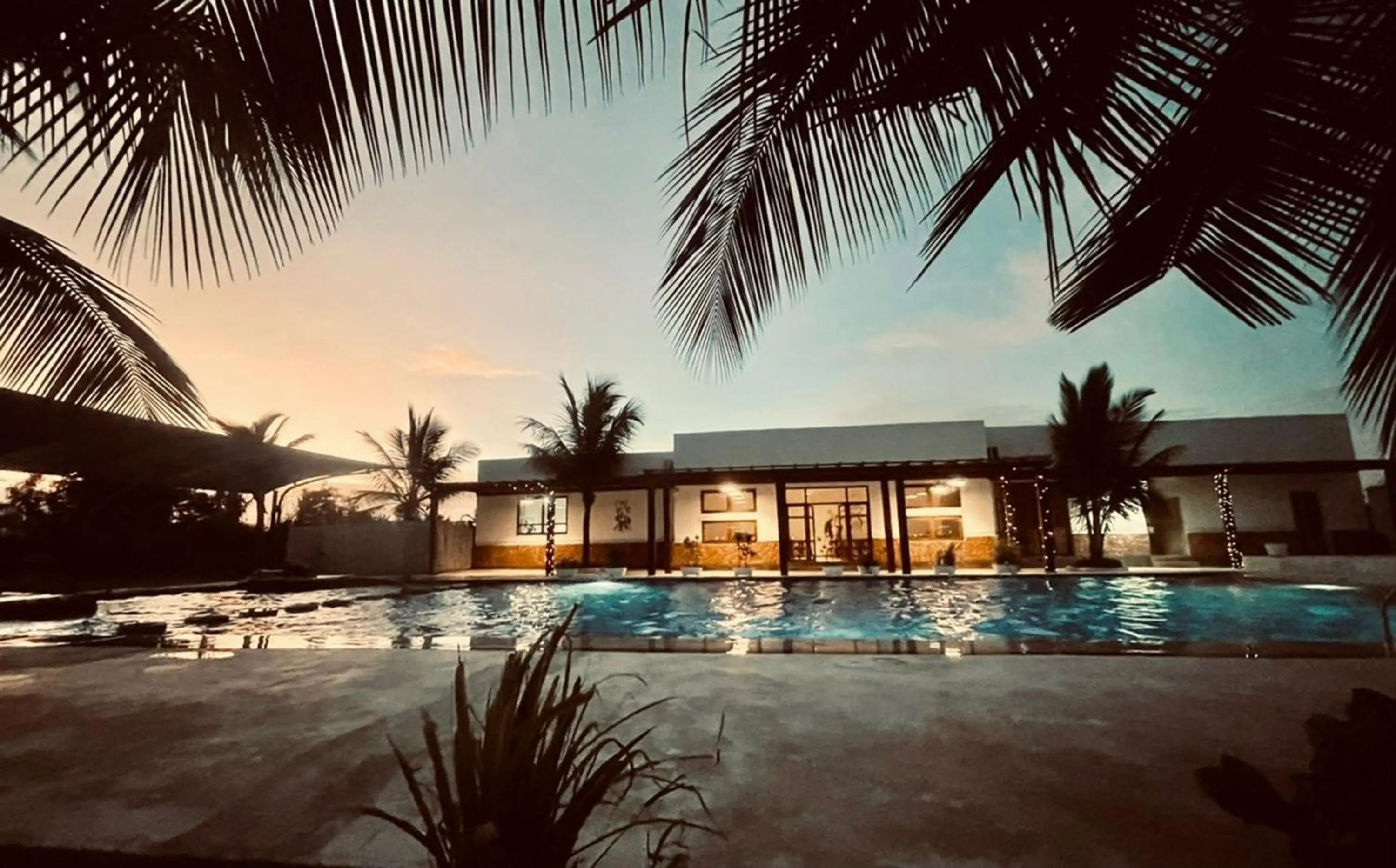 Swimming pool in Aquamarina Hotel