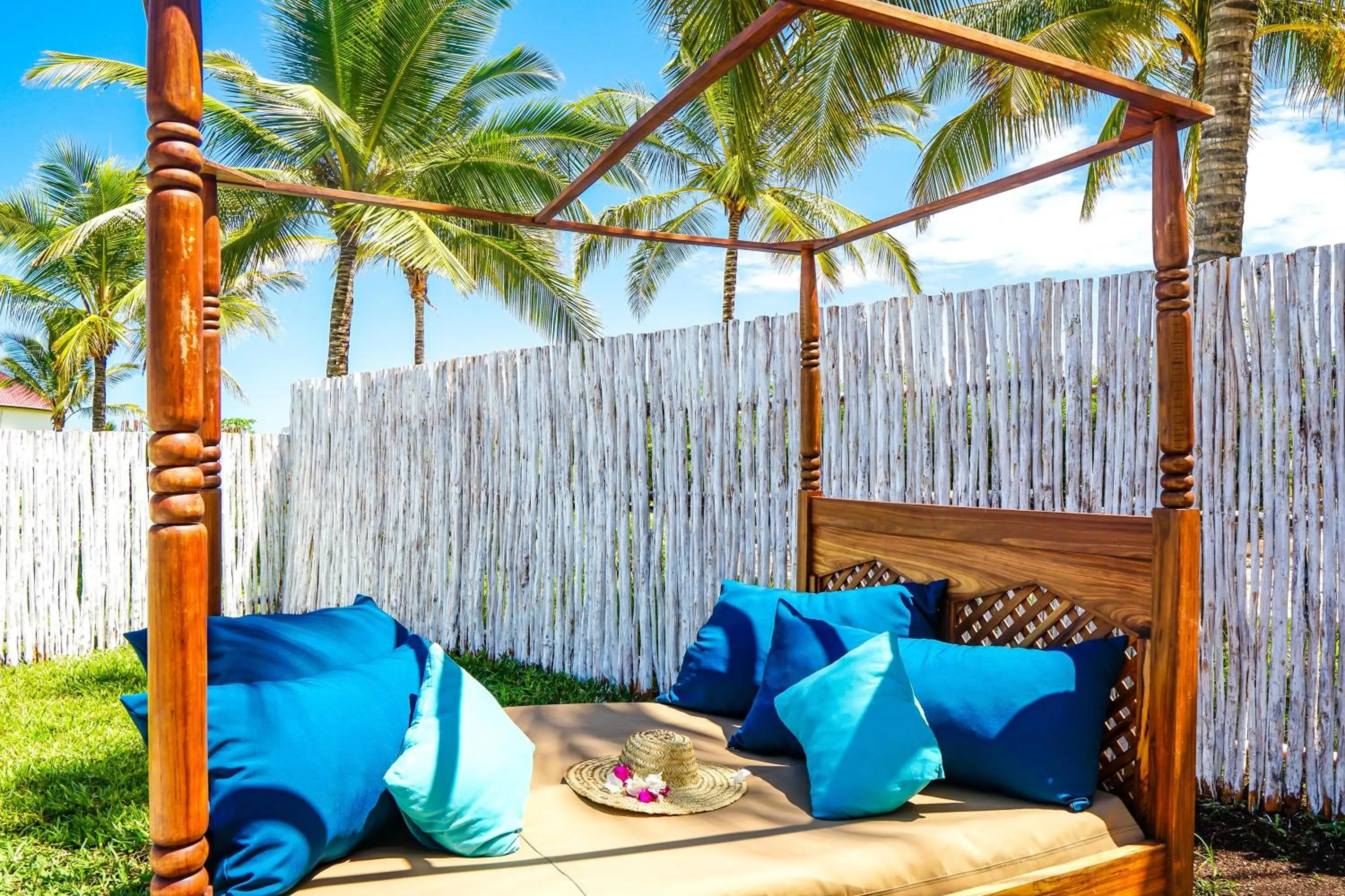 Garden in Aquamarina Hotel