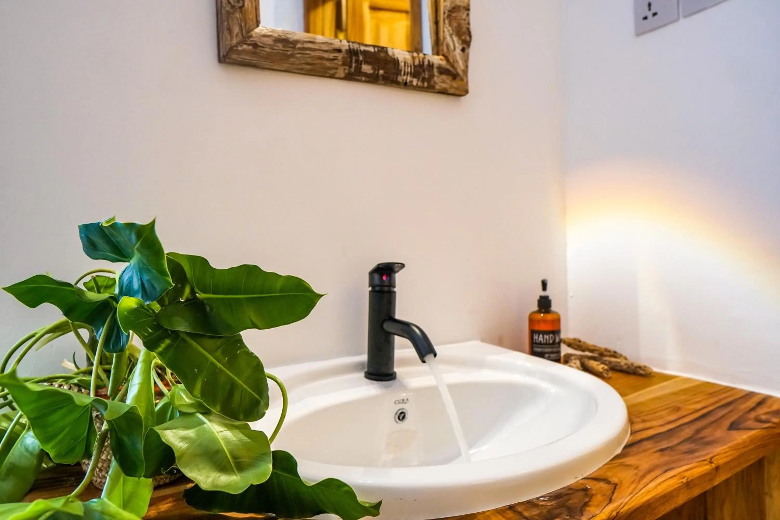 Bathroom in Aquamarina Hotel