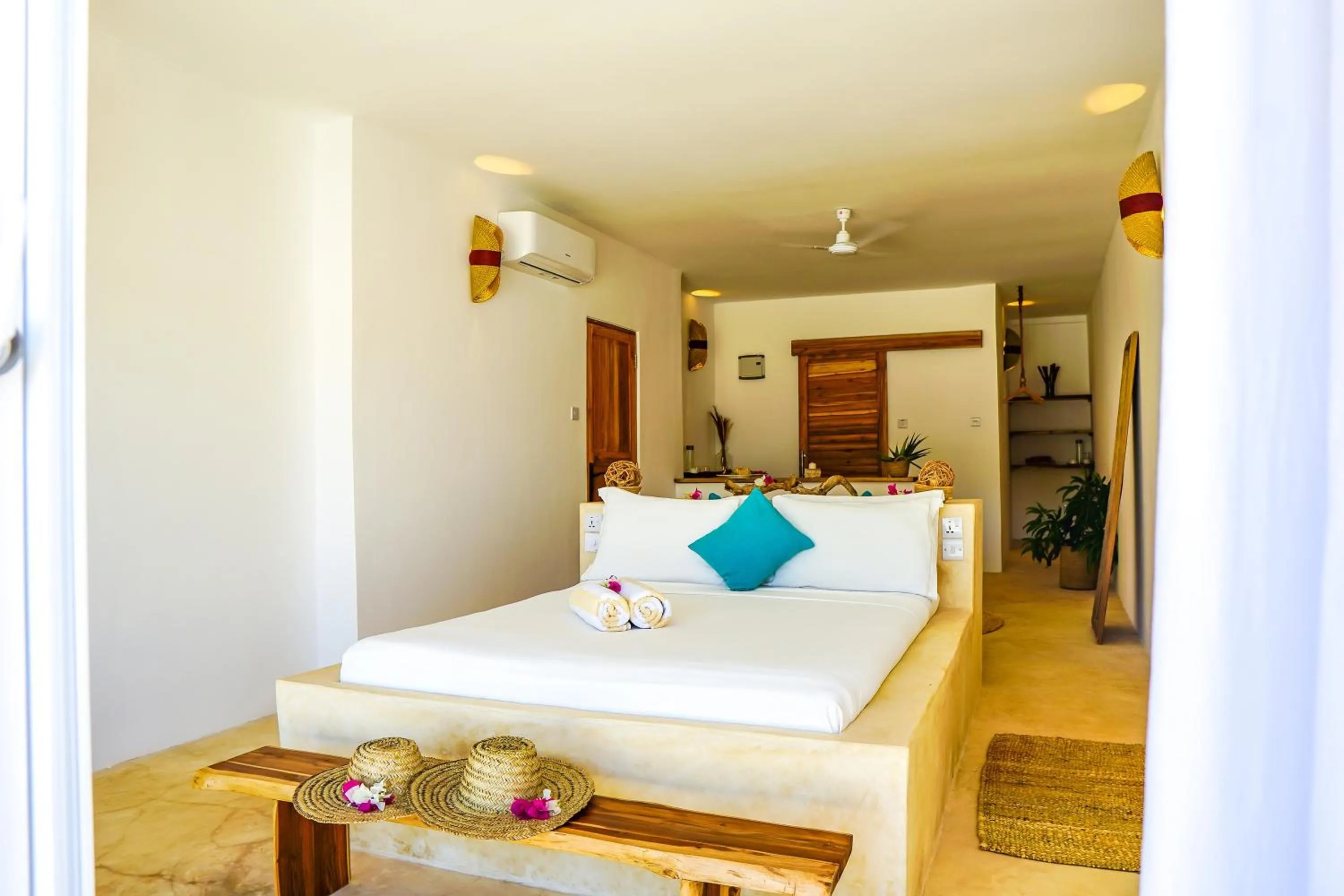 Photo of the whole room, Bed in Aquamarina Hotel