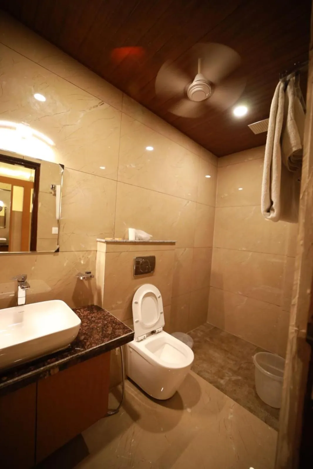 Bathroom in Hotel Neerja Inn