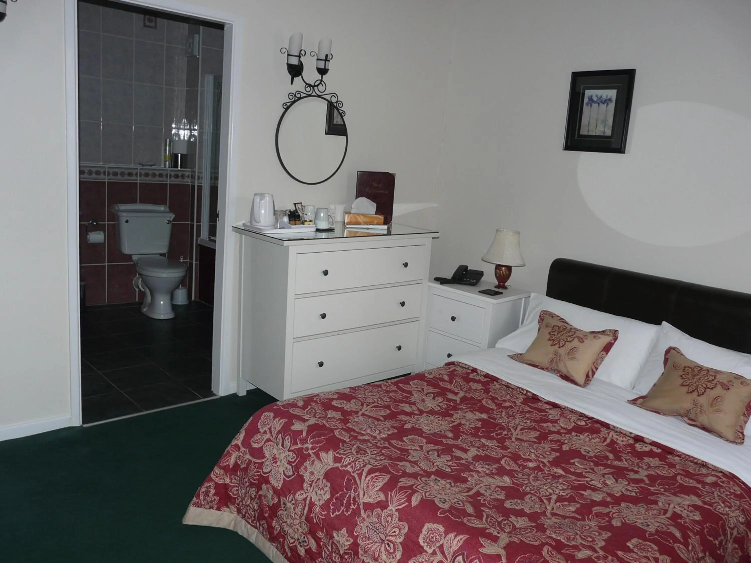 Photo of the whole room, Bed in The Croft