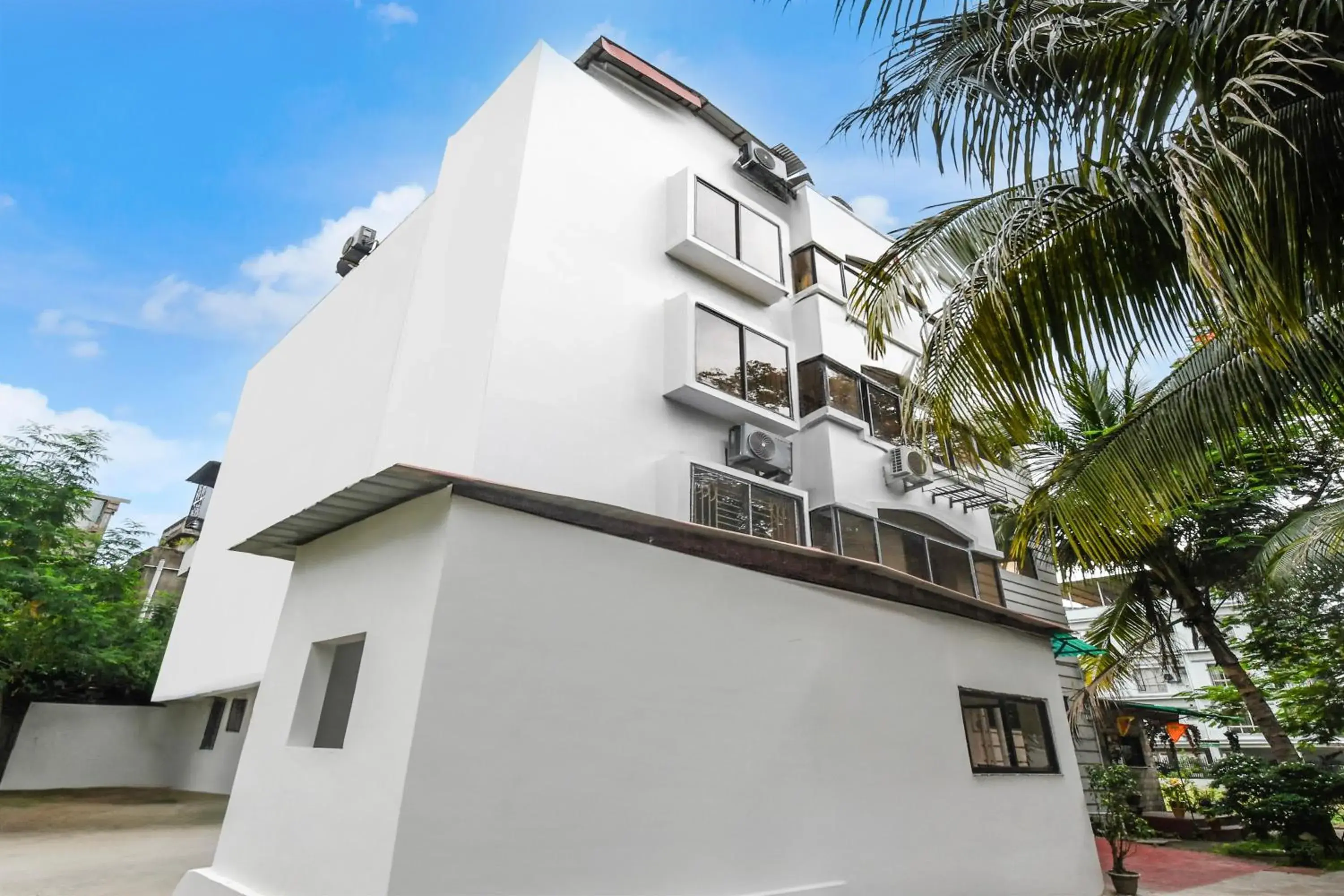 Facade/entrance in Super Hotel O New Alipore Facade/entrance in Super Hotel O New Alipore