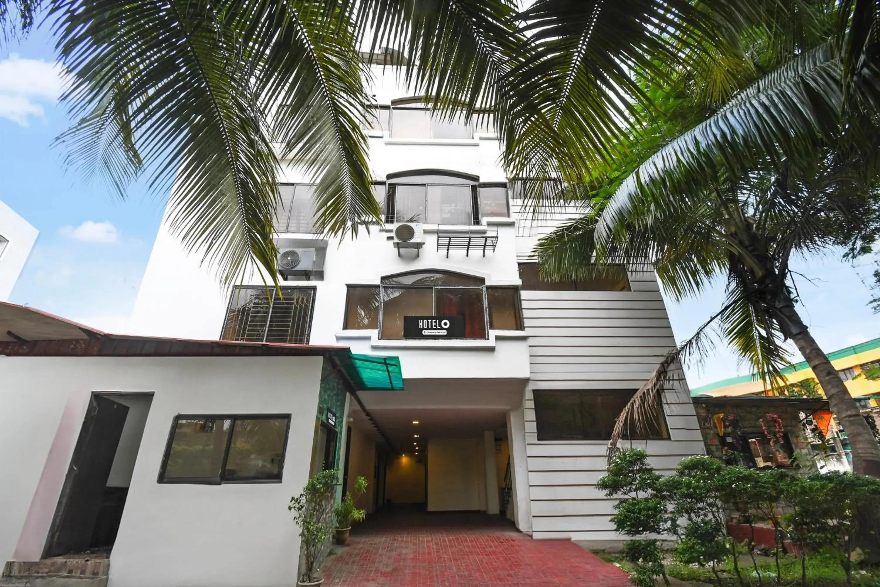 Facade/entrance in Super Hotel O New Alipore Facade/entrance in Super Hotel O New Alipore