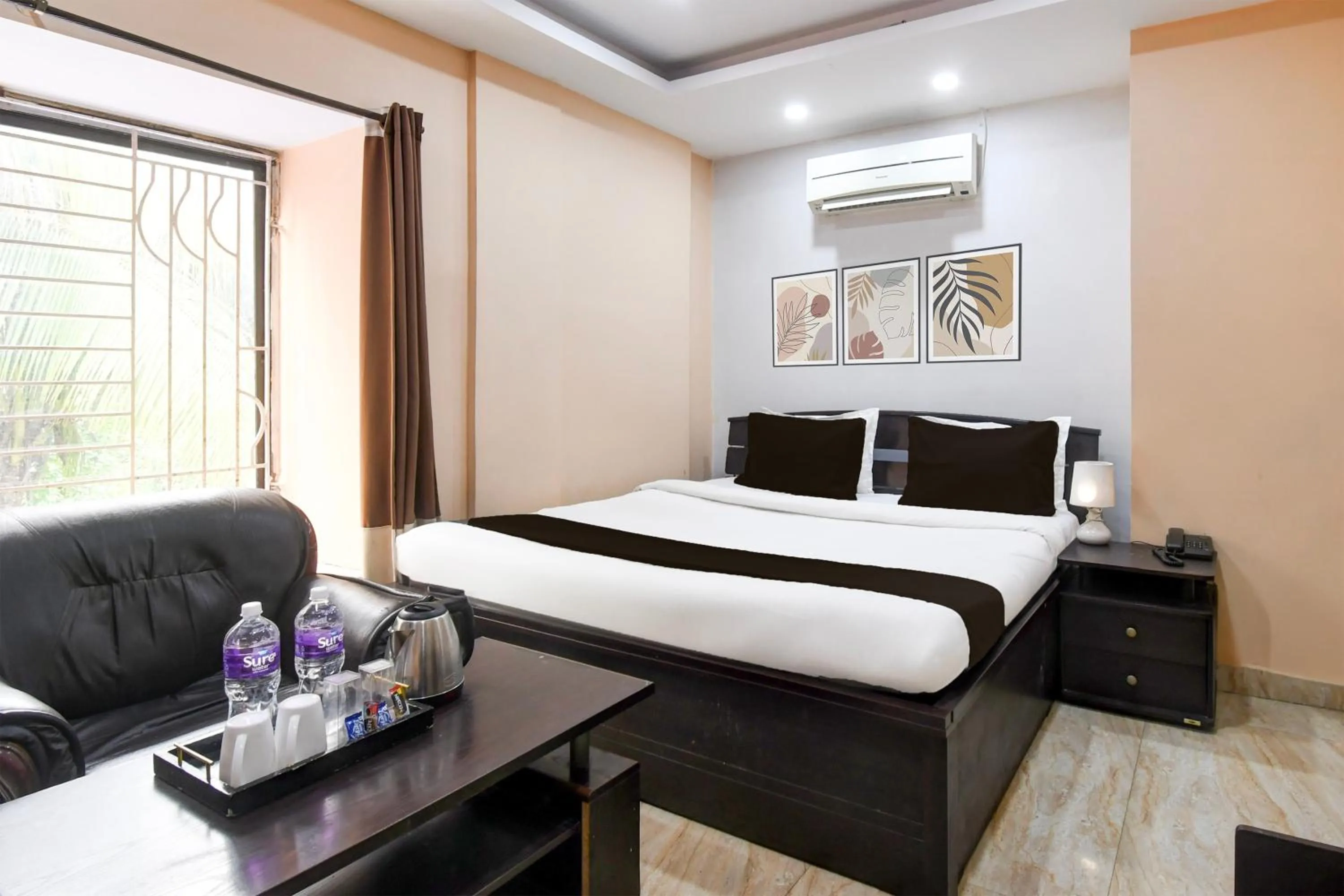 Bedroom, Bed in Super Hotel O New Alipore