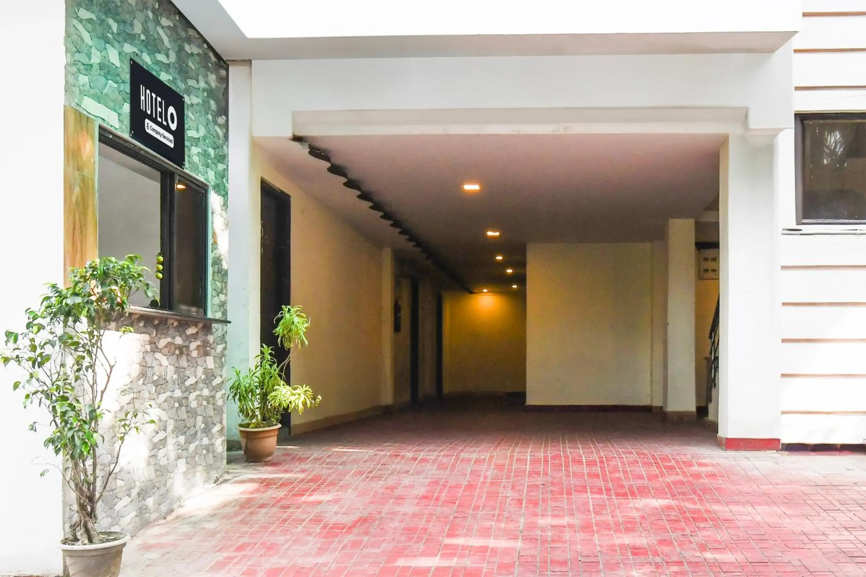 Facade/entrance in Super Hotel O New Alipore Facade/entrance in Super Hotel O New Alipore