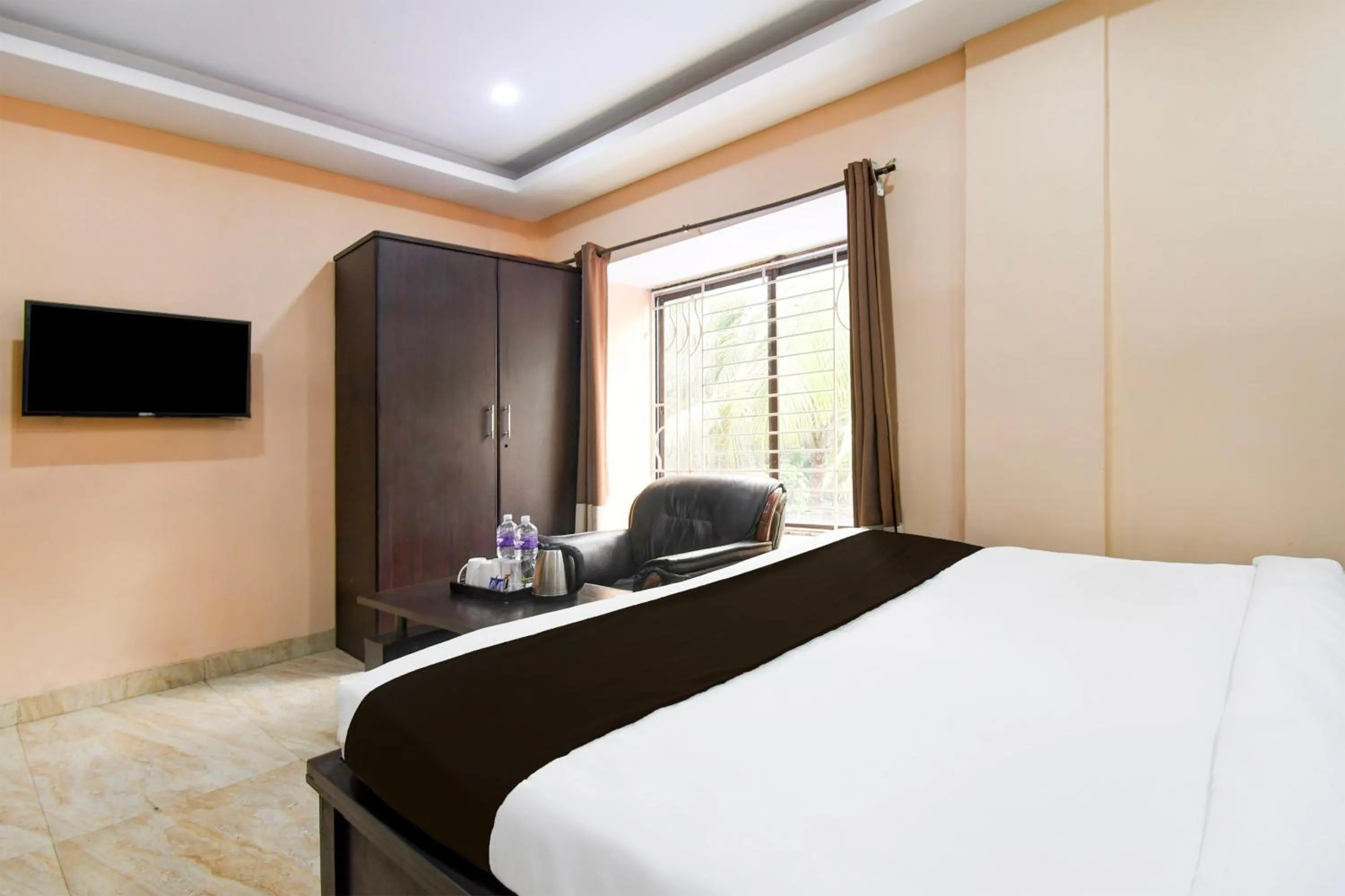 Bedroom, Bed in Super Hotel O New Alipore