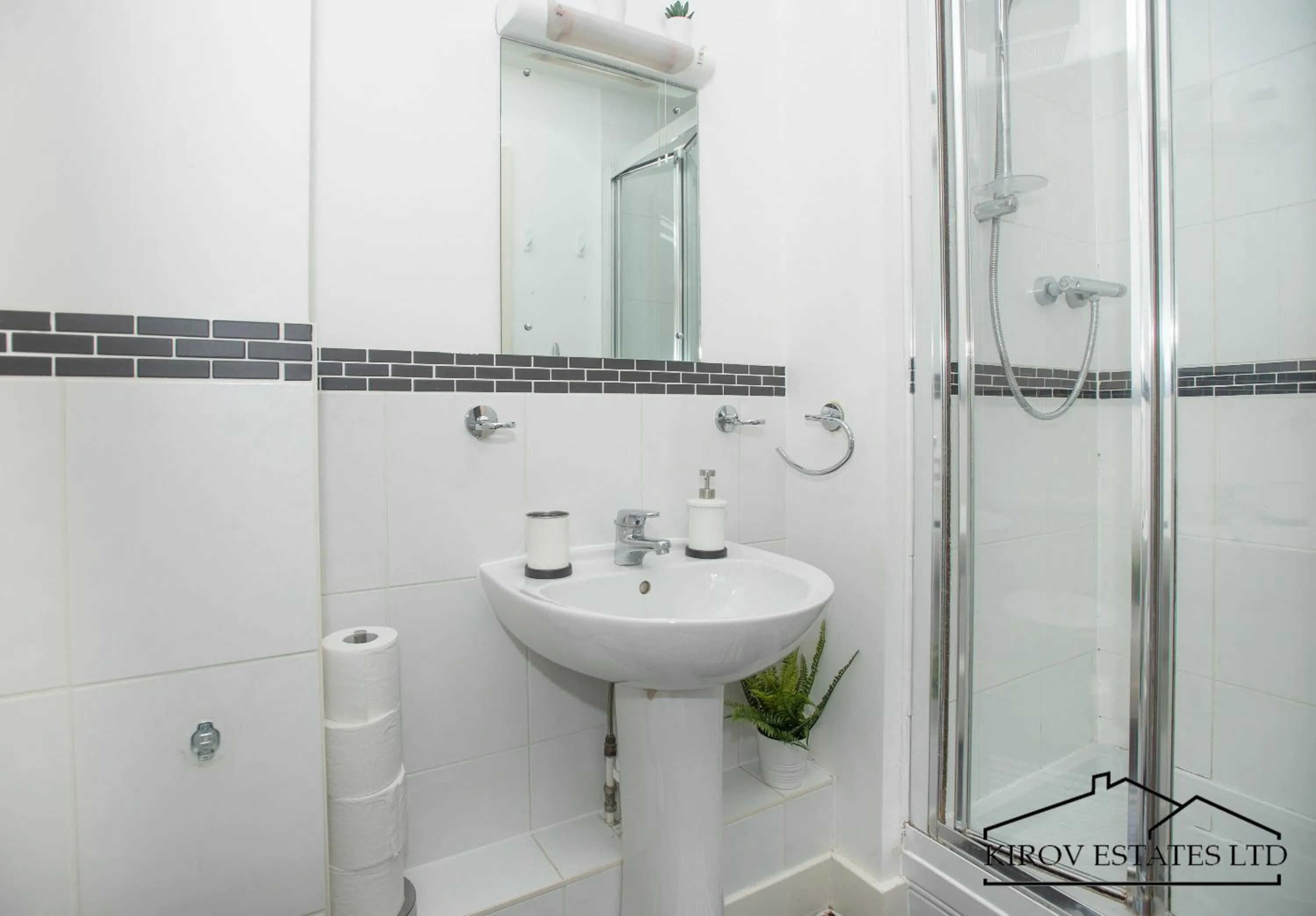 Bathroom in Poseidon Apartment - 1 Bed Flat - Heart of Town