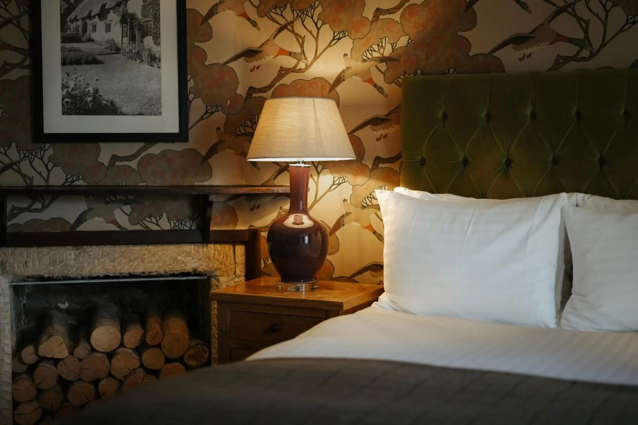 Bedroom, Bed in The Falkland Arms