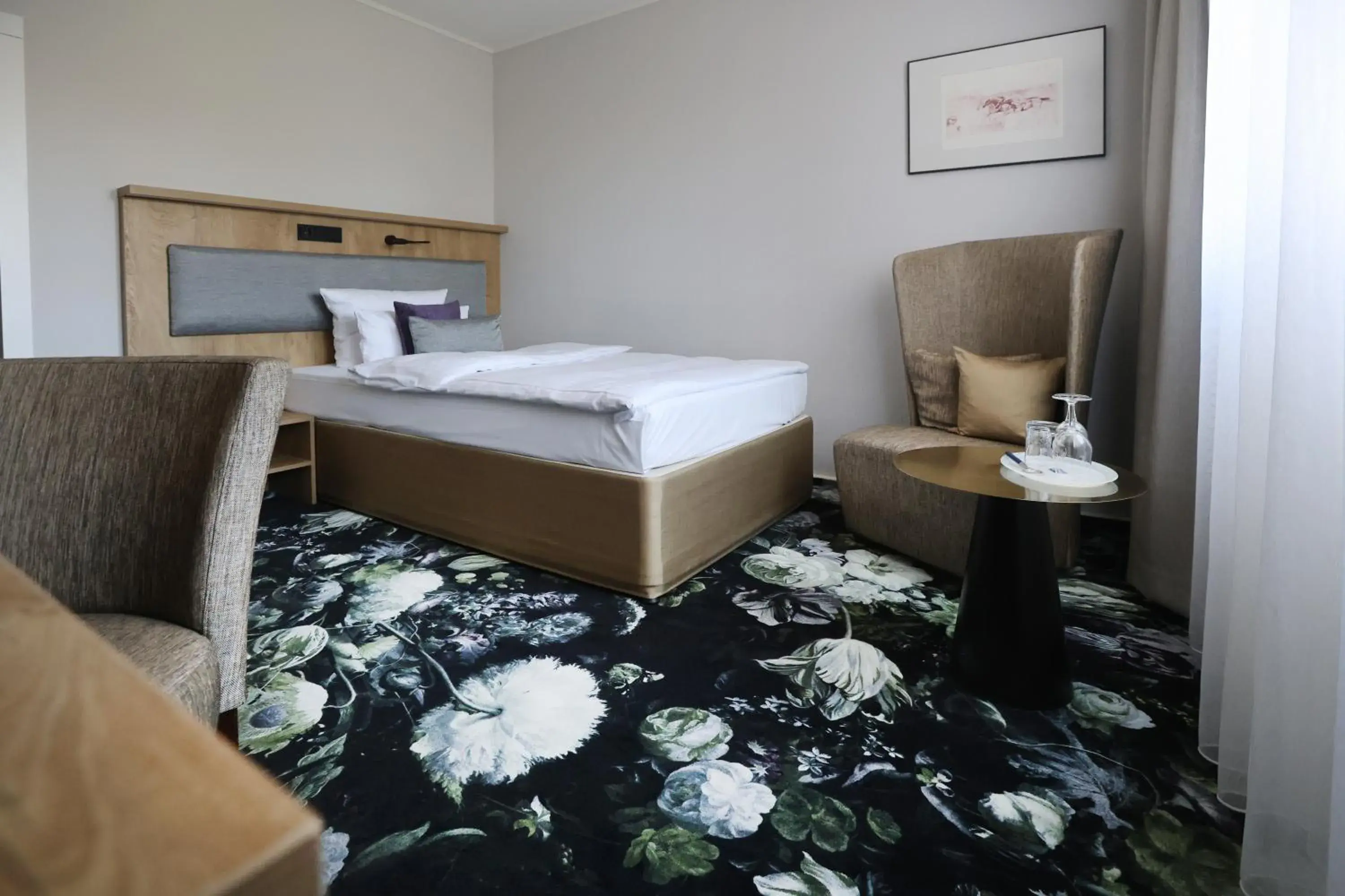 Standard Queen Room in Best Western Hotel Windorf Standard Queen Room in Best Western Hotel Windorf