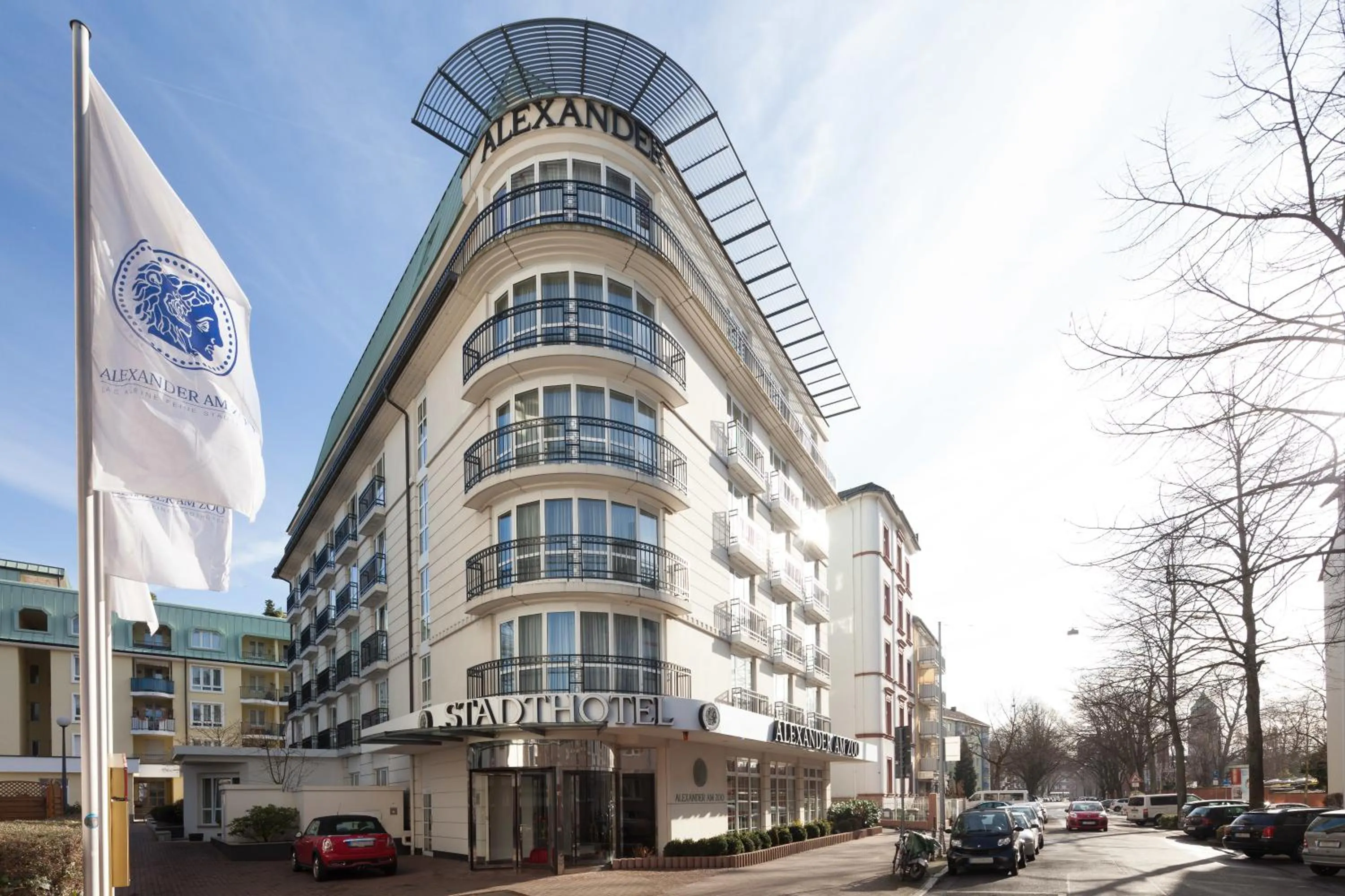 Property building in Alexander am Zoo