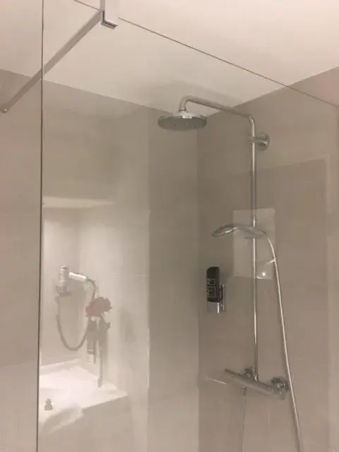 Shower, Bathroom in Alexander am Zoo