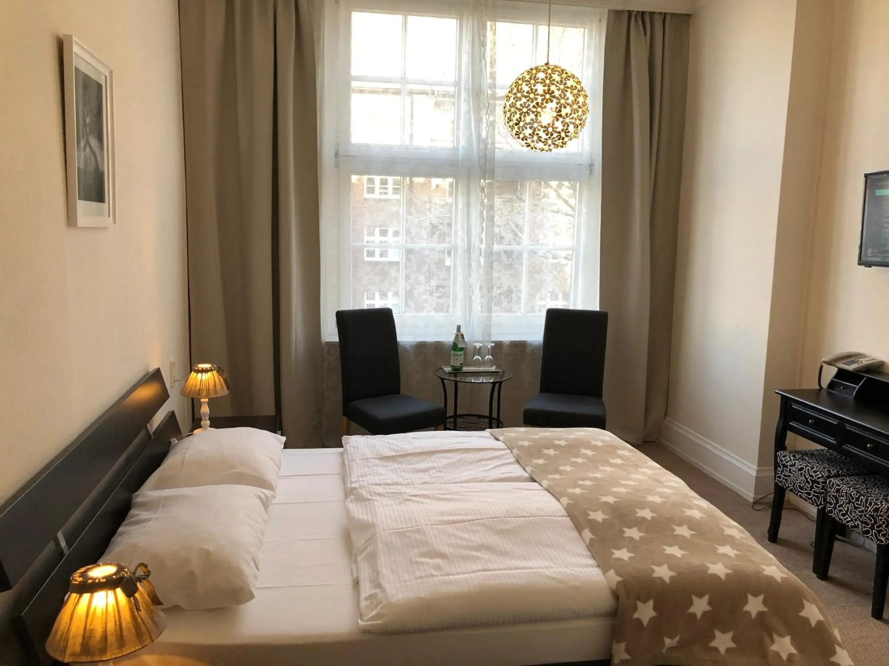 Double Room - single occupancy in Hotel Fresena im Dammtorpalais Double Room - single occupancy in Hotel Fresena im Dammtorpalais