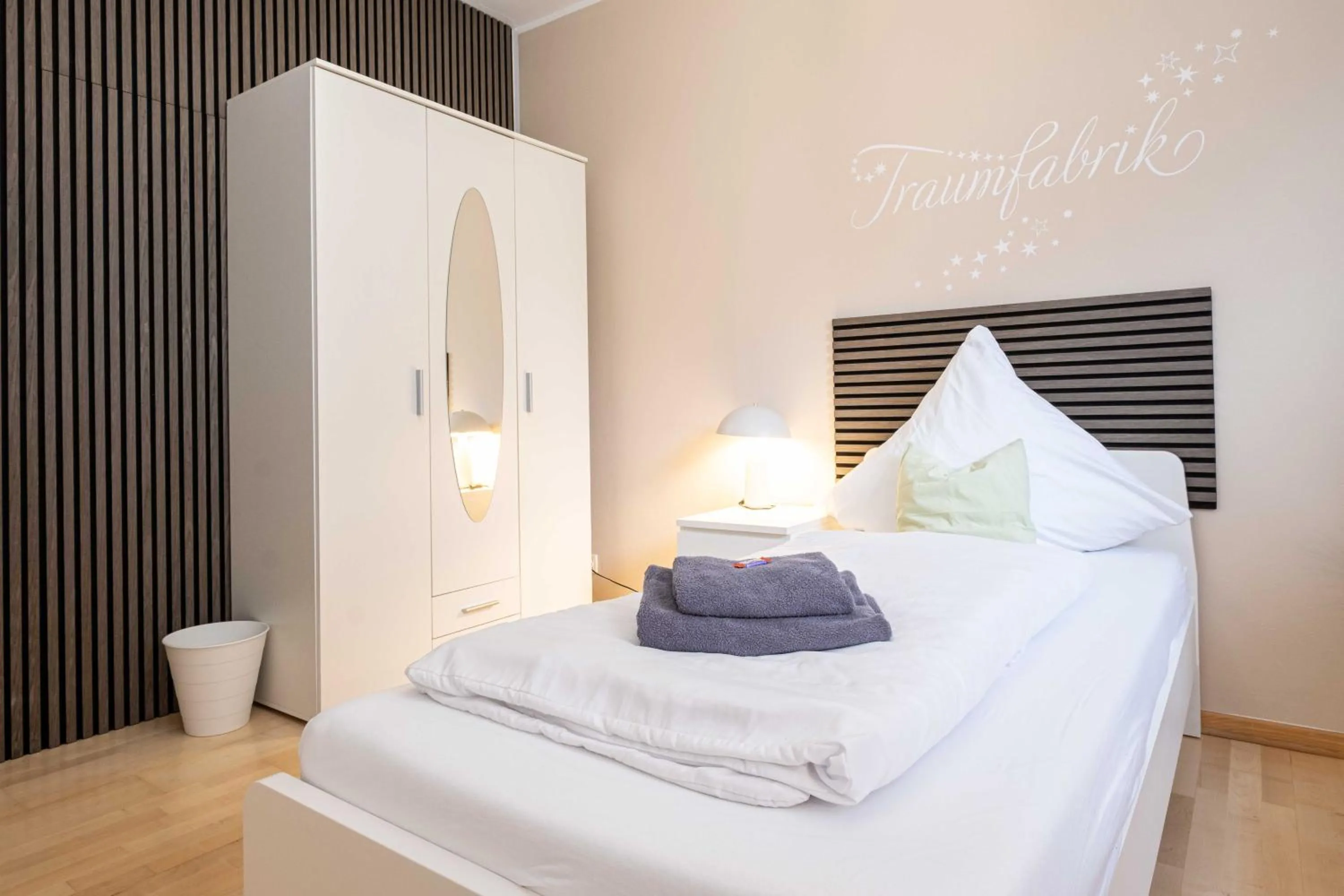 Bedroom, Bed in Apartment mit Wohnflair