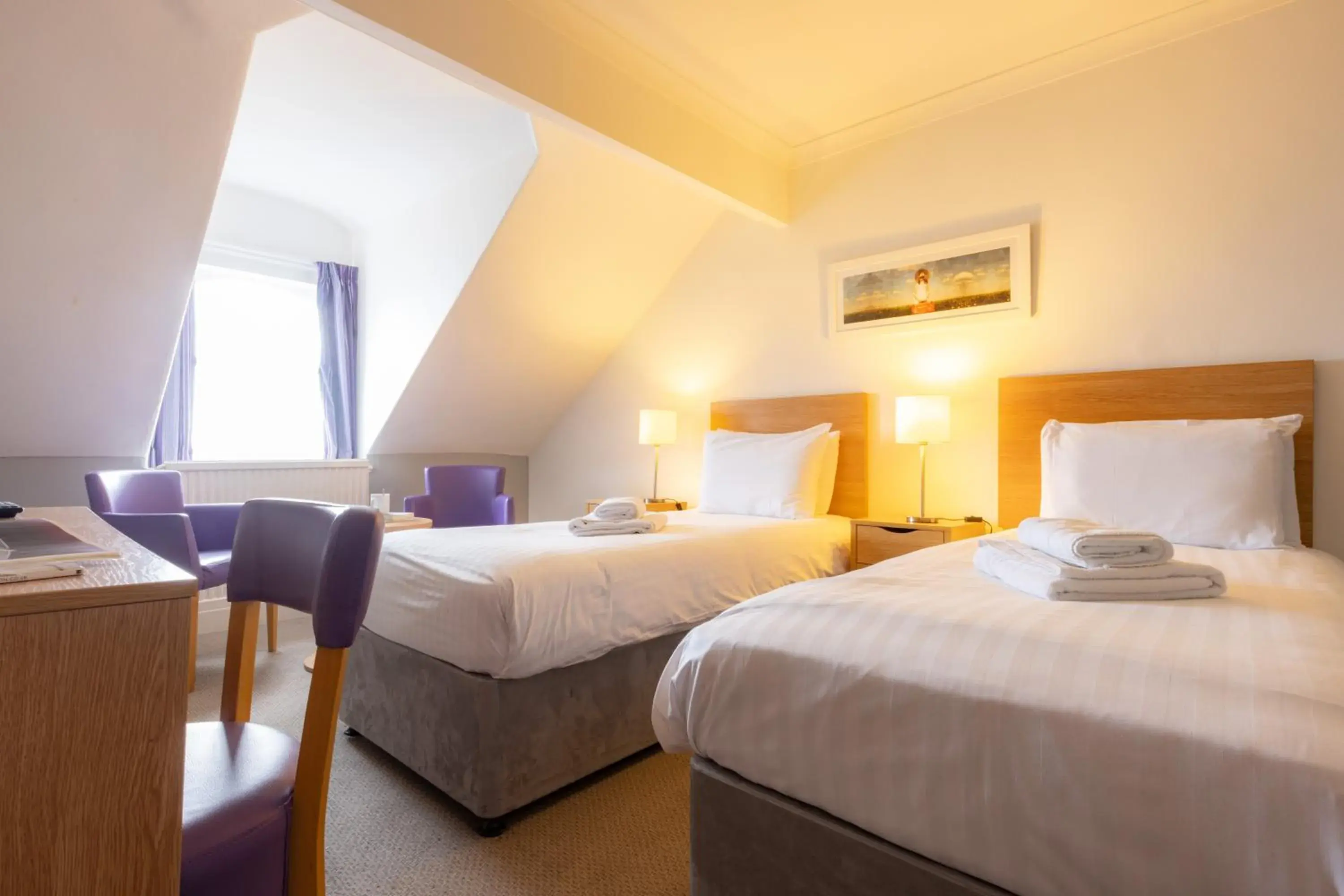 Standard Twin Room in The Marine Hotel Standard Twin Room in The Marine Hotel