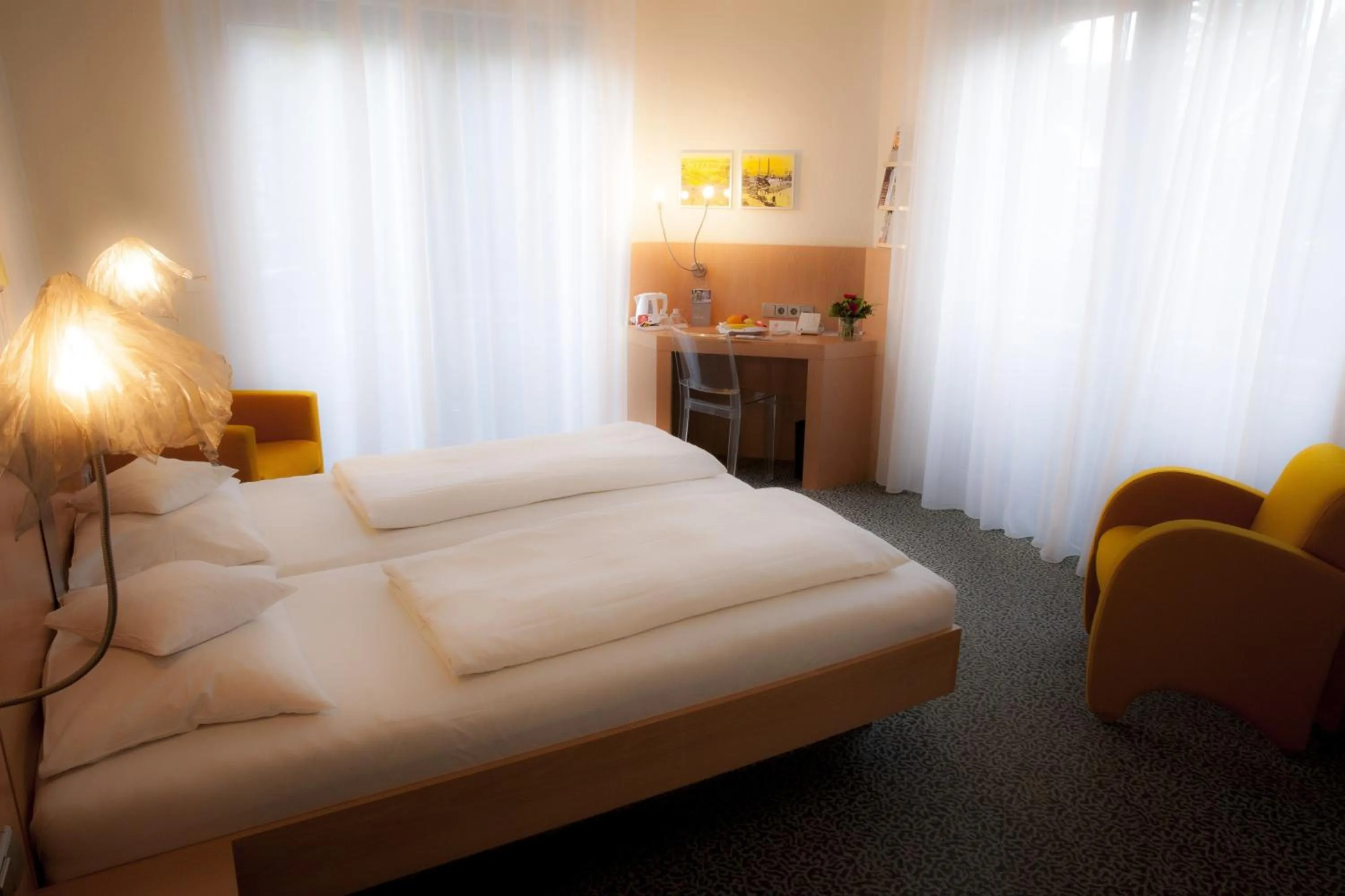 Photo of the whole room, Bed in Mintrops Stadt Hotel Margarethenhöhe