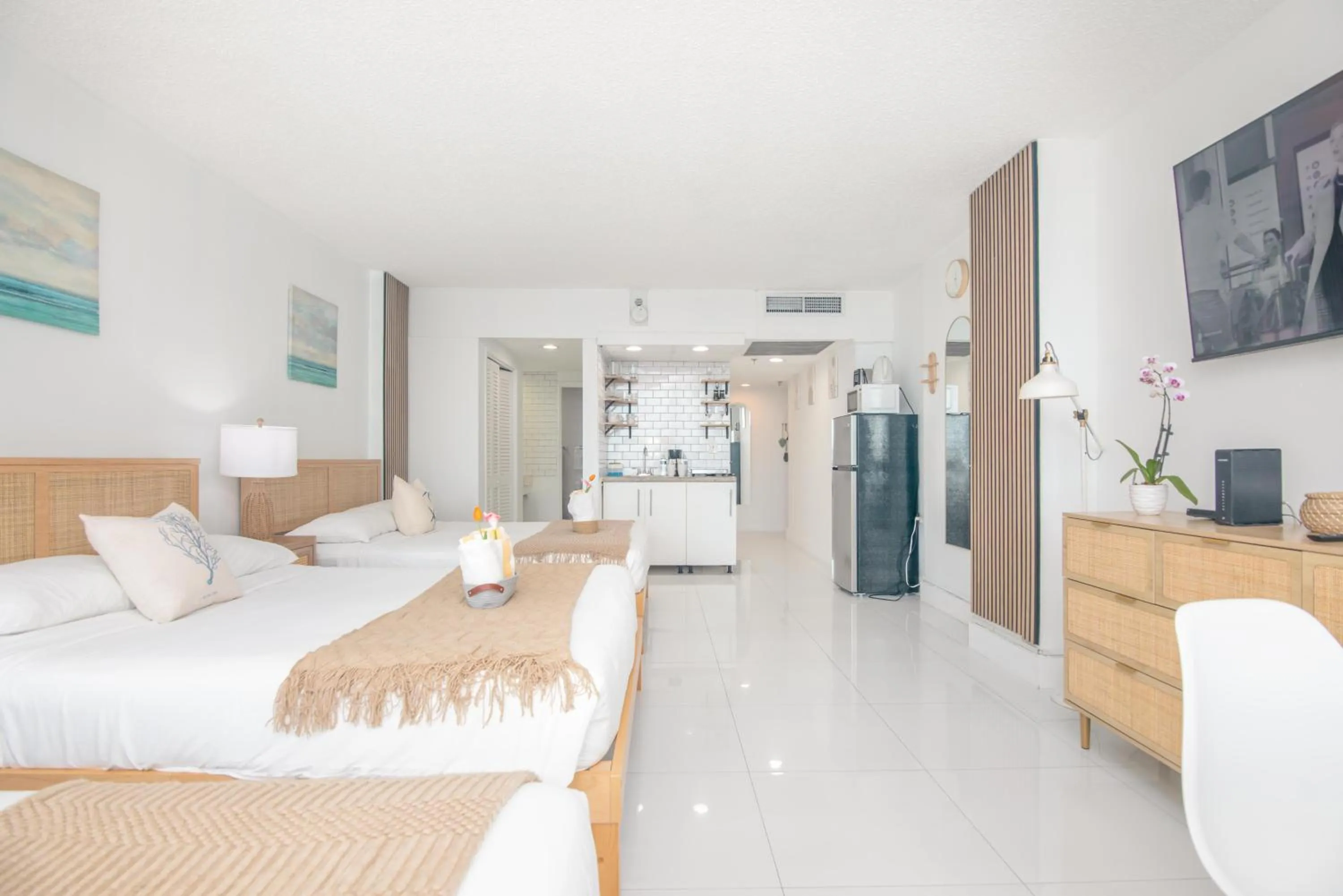 Bedroom, Bed in Girasole Apartments