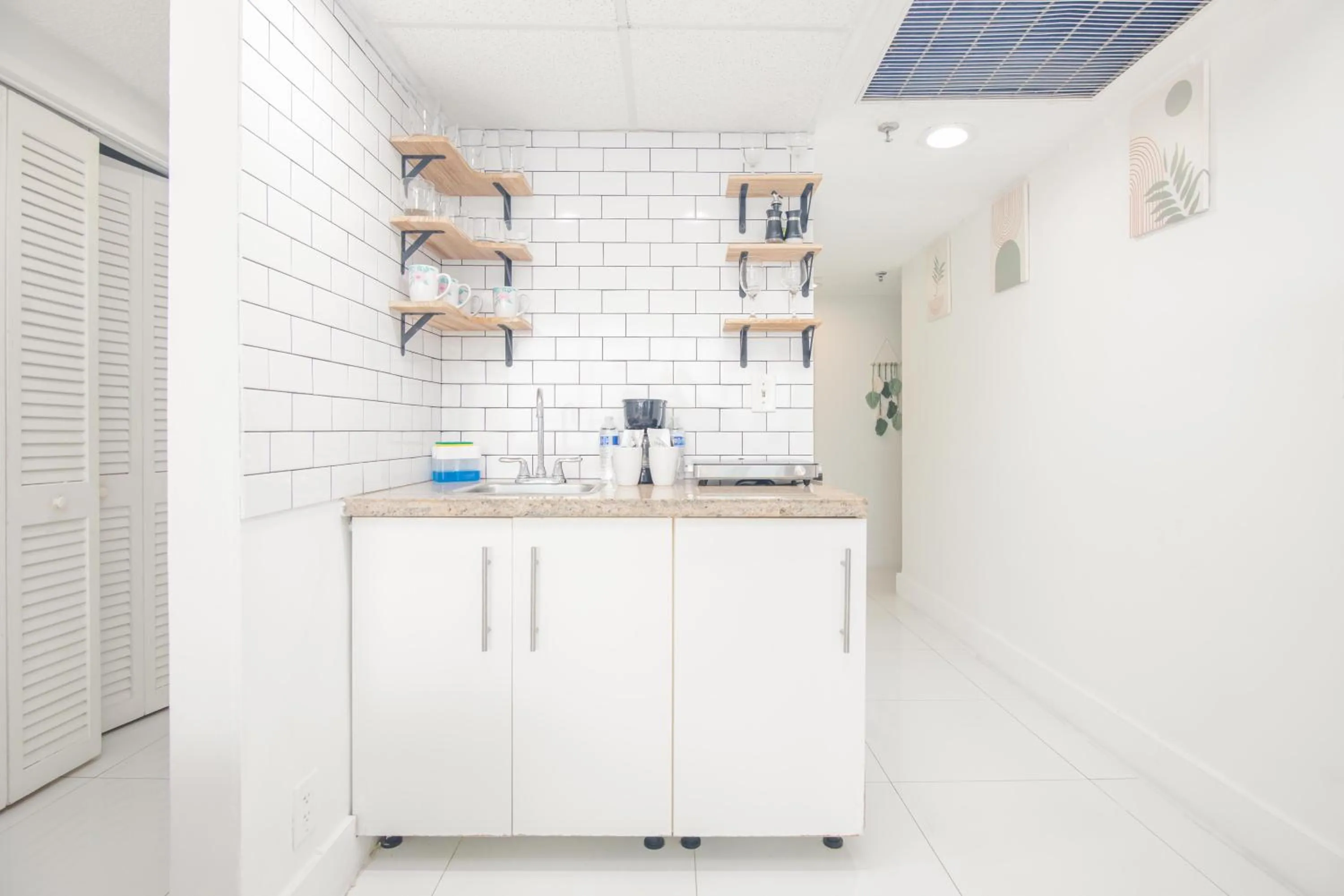 kitchen in Girasole Apartments