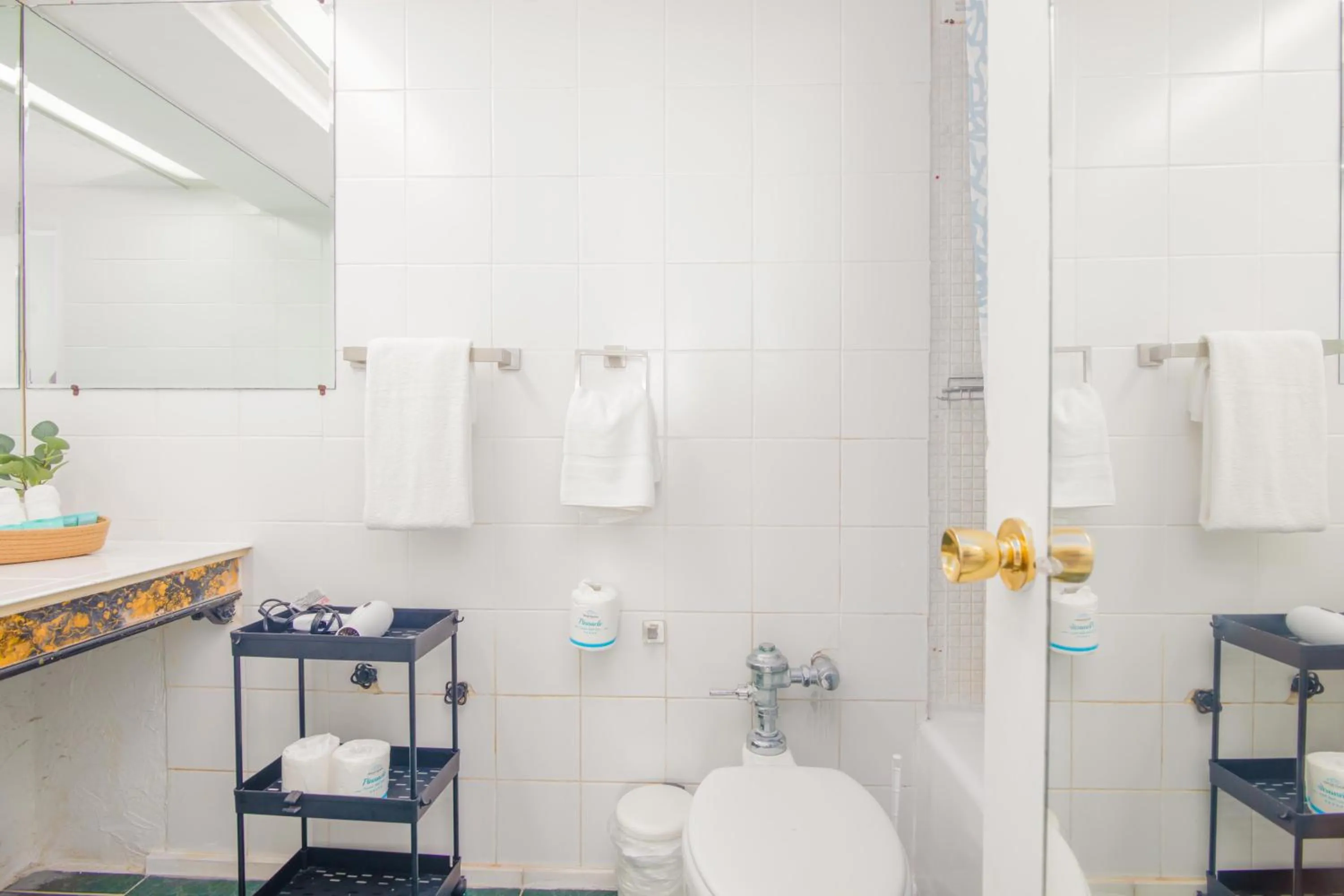Bathroom in Girasole Apartments