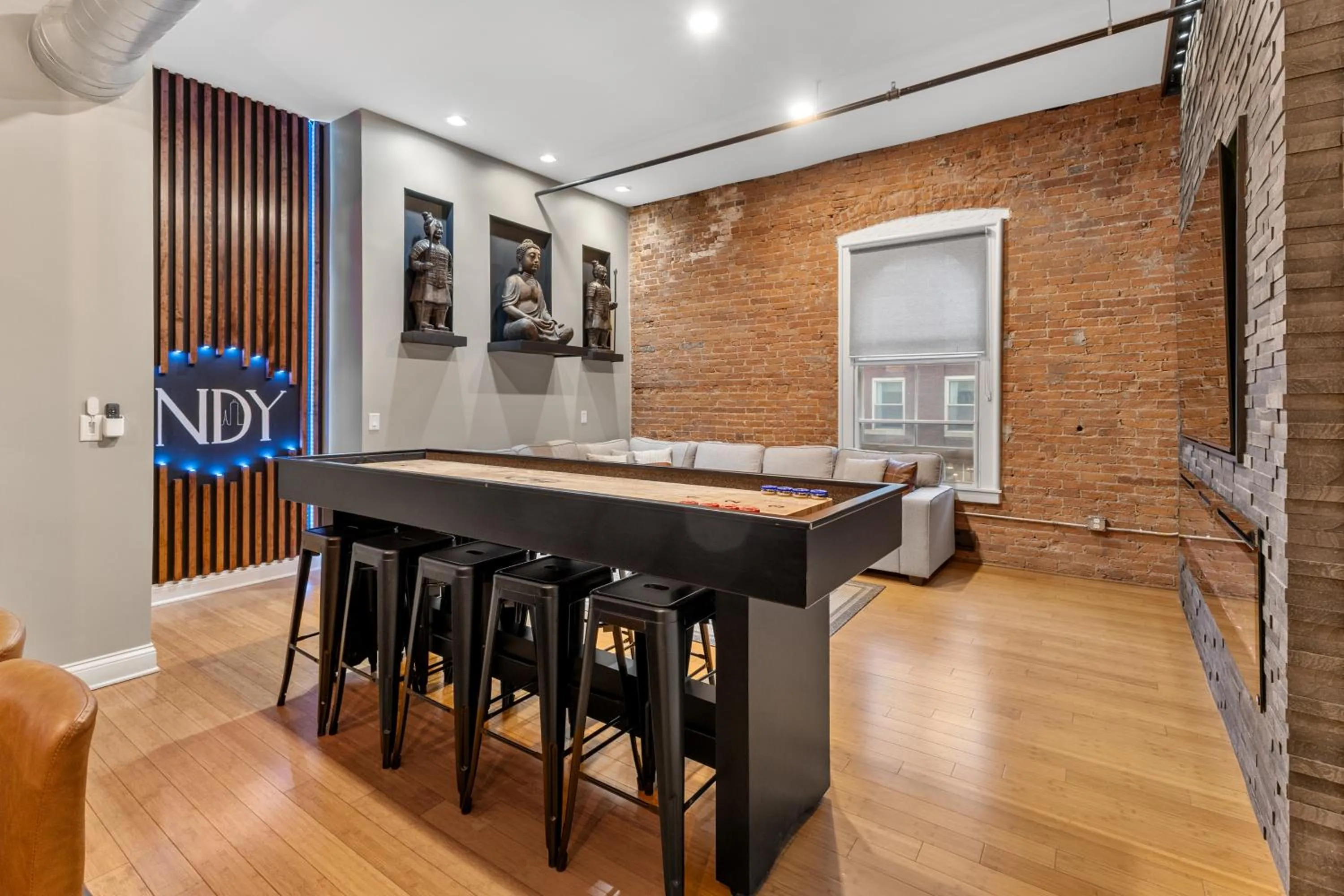 Georgia Street 4 Bedroom Condo Downtown!!