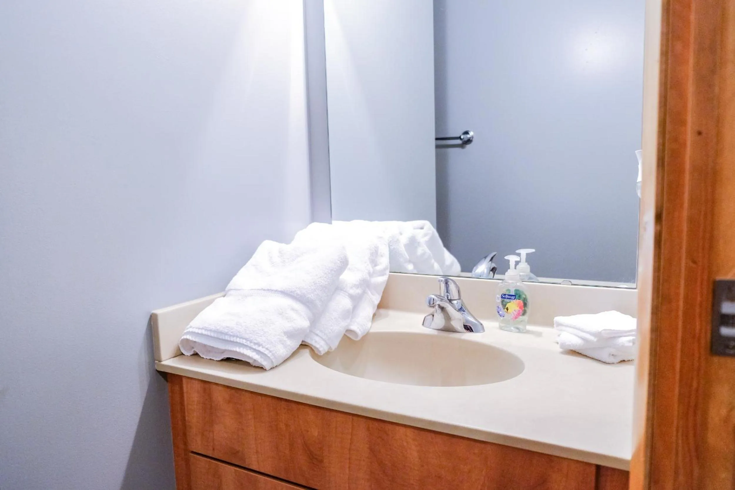 Georgia Street 4 Bedroom Condo Downtown!!