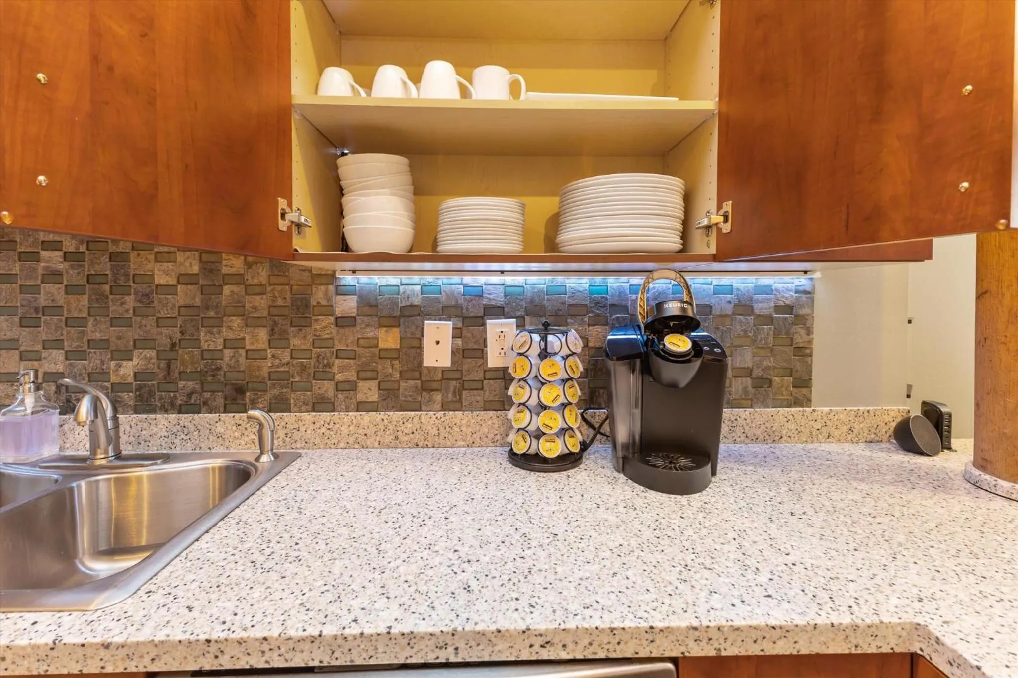 Georgia Street 4 Bedroom Condo Downtown!!