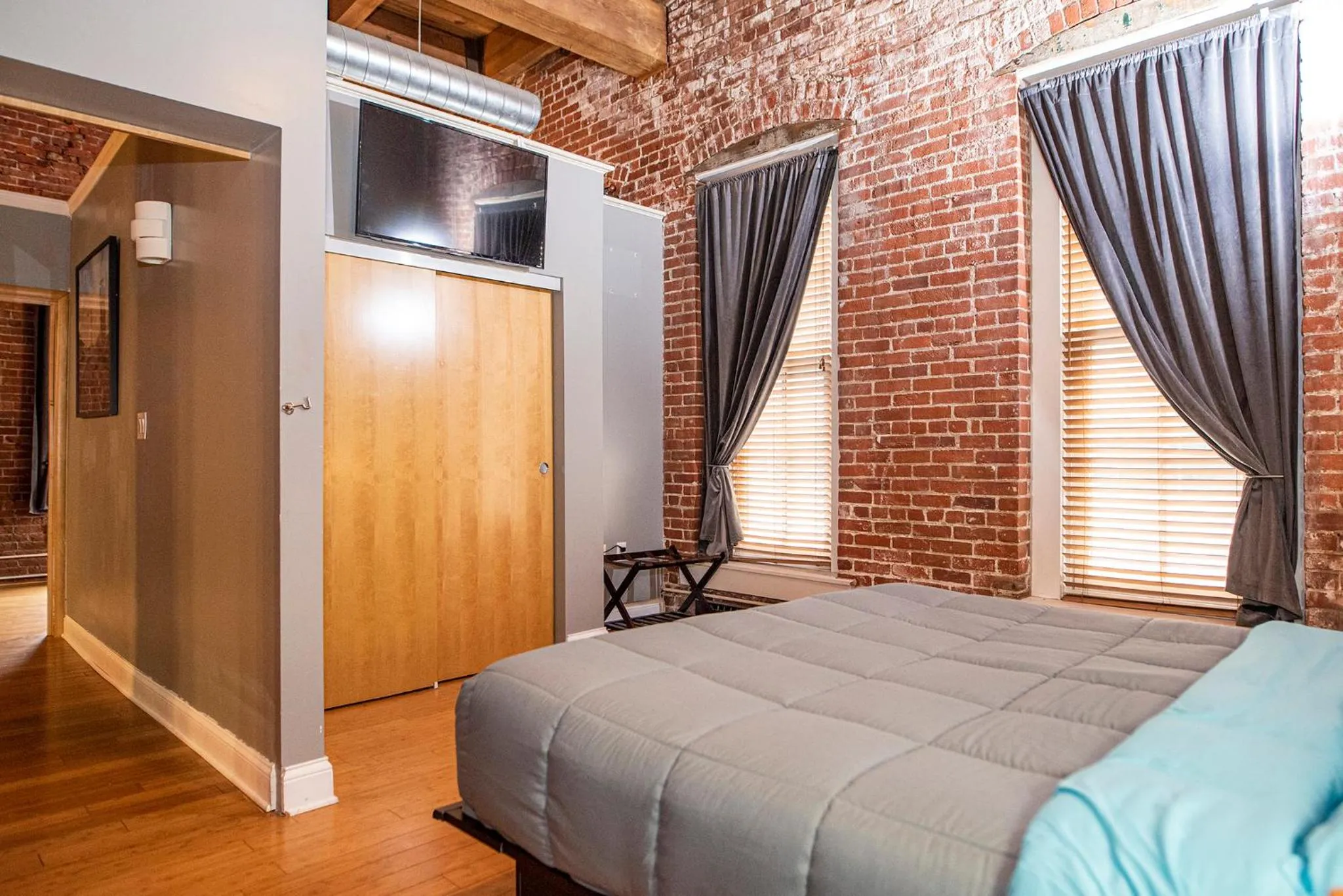 Georgia Street 4 Bedroom Condo Downtown!!