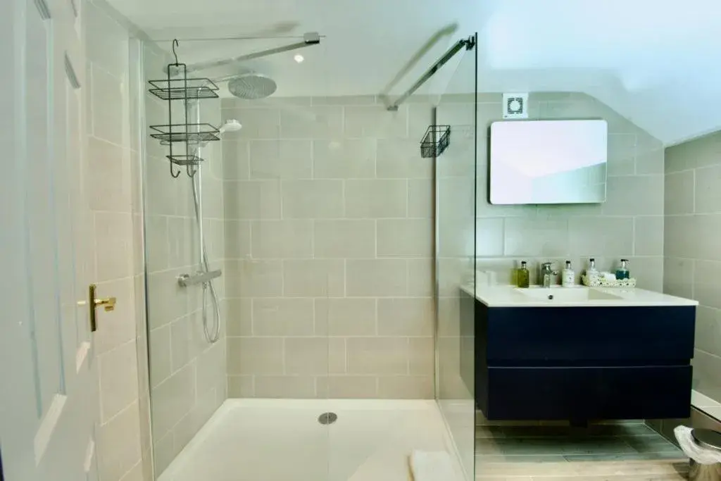 Bathroom in The Plough Inn Bathroom in The Plough Inn