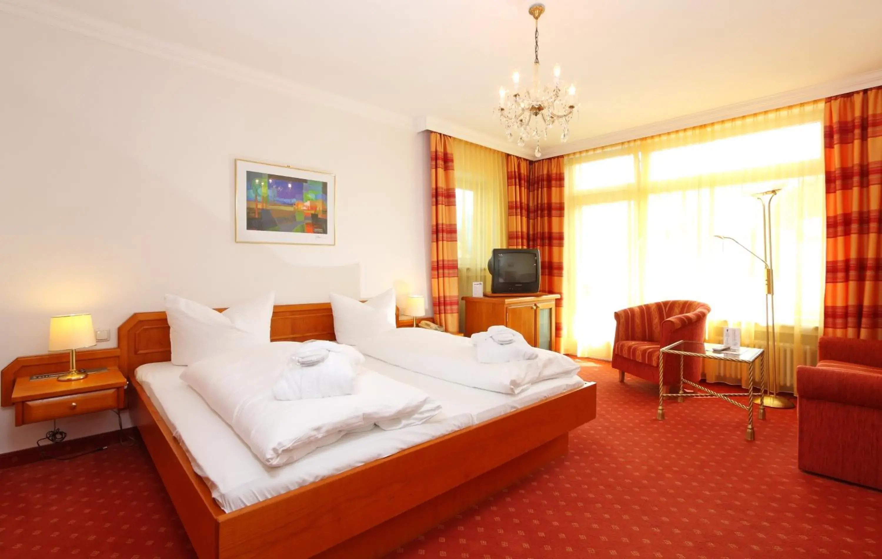 Photo of the whole room, Bed in Wittelsbacher Hof Swiss Quality Hotel Photo of the whole room, Bed in Wittelsbacher Hof Swiss Quality Hotel