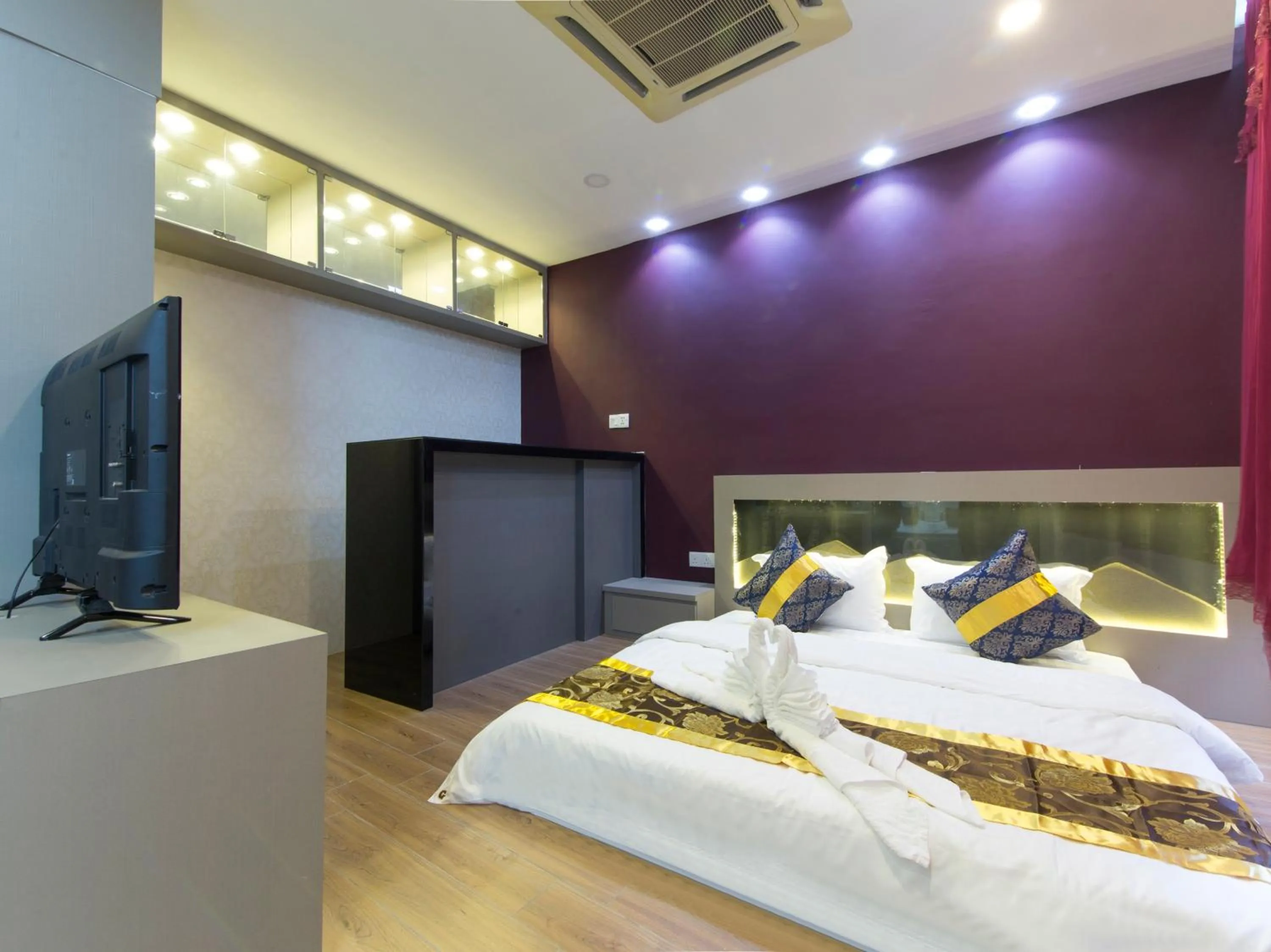 Bed in Top Garden Hotel