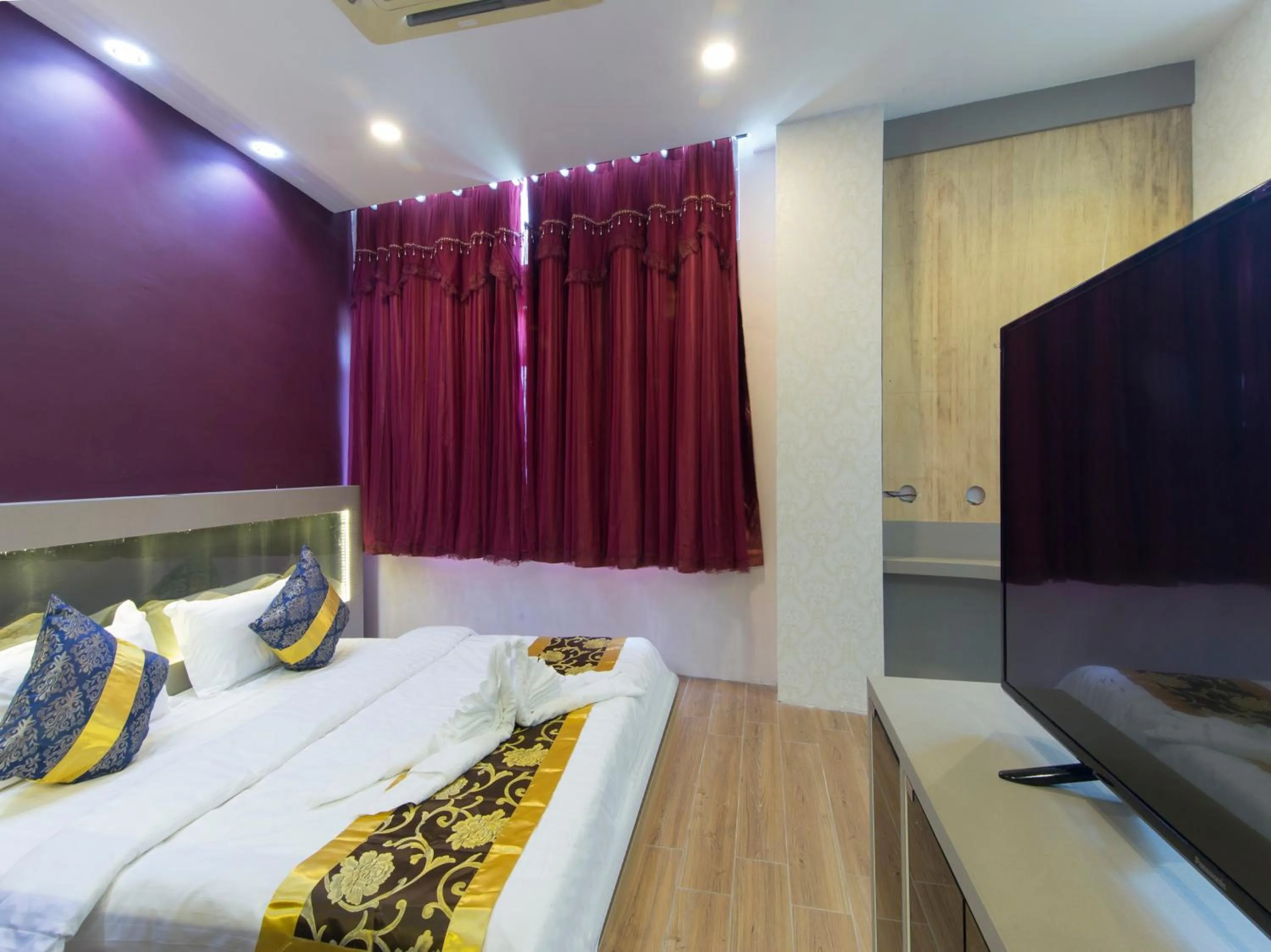 Bed in Top Garden Hotel