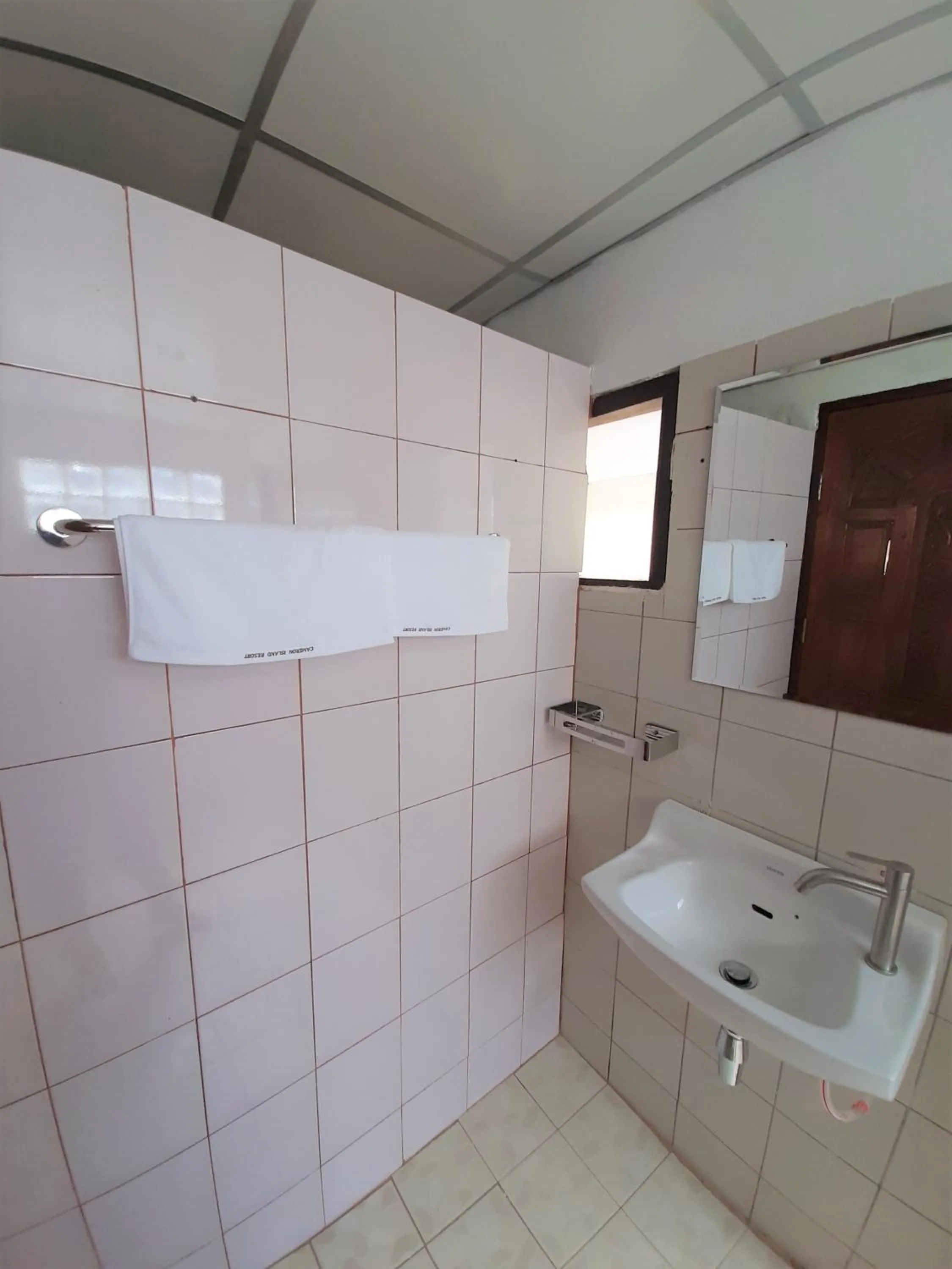 Bathroom in Cameron Island Resort