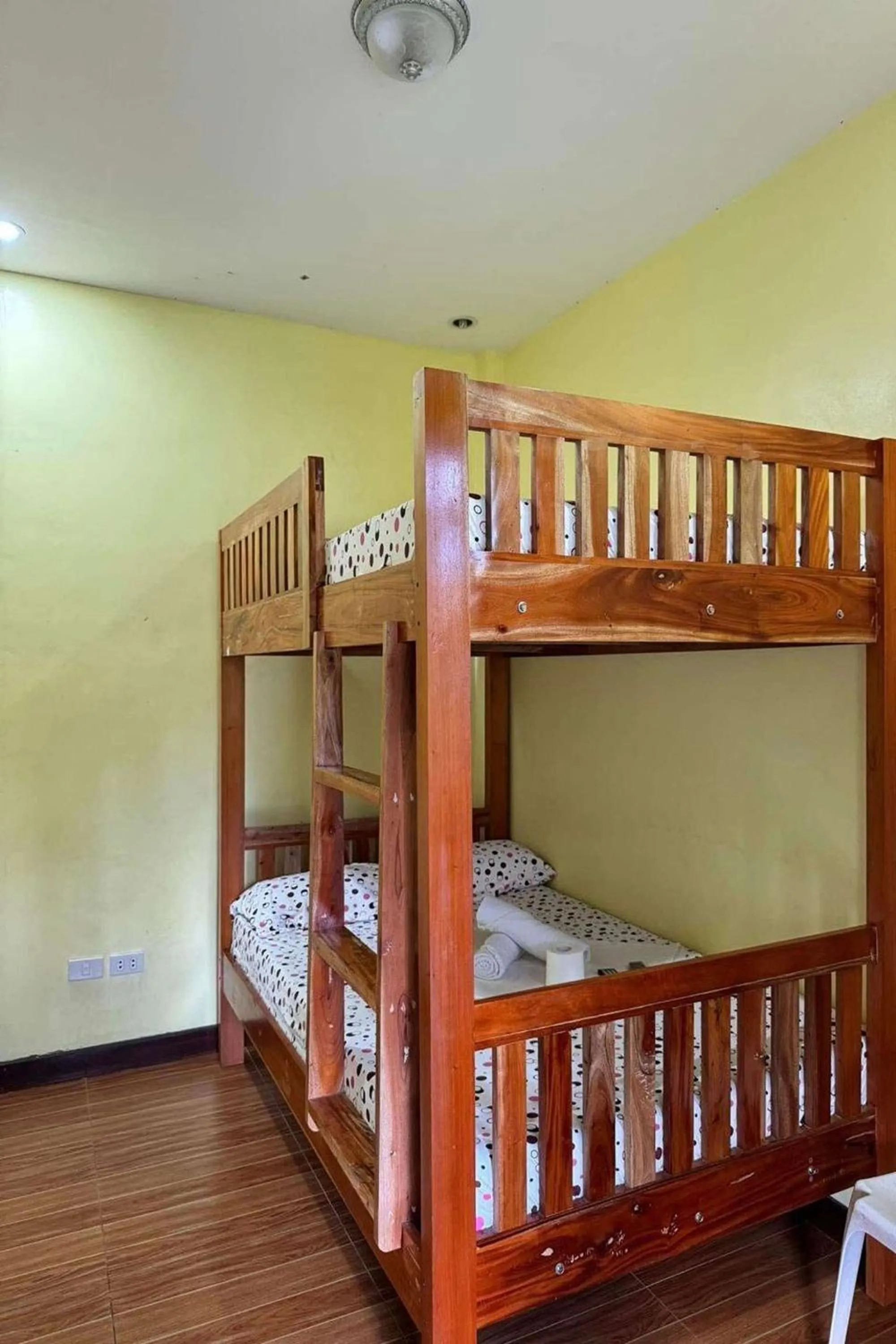 Bed in Jhunlyn Rooms for Rent Tagaytay