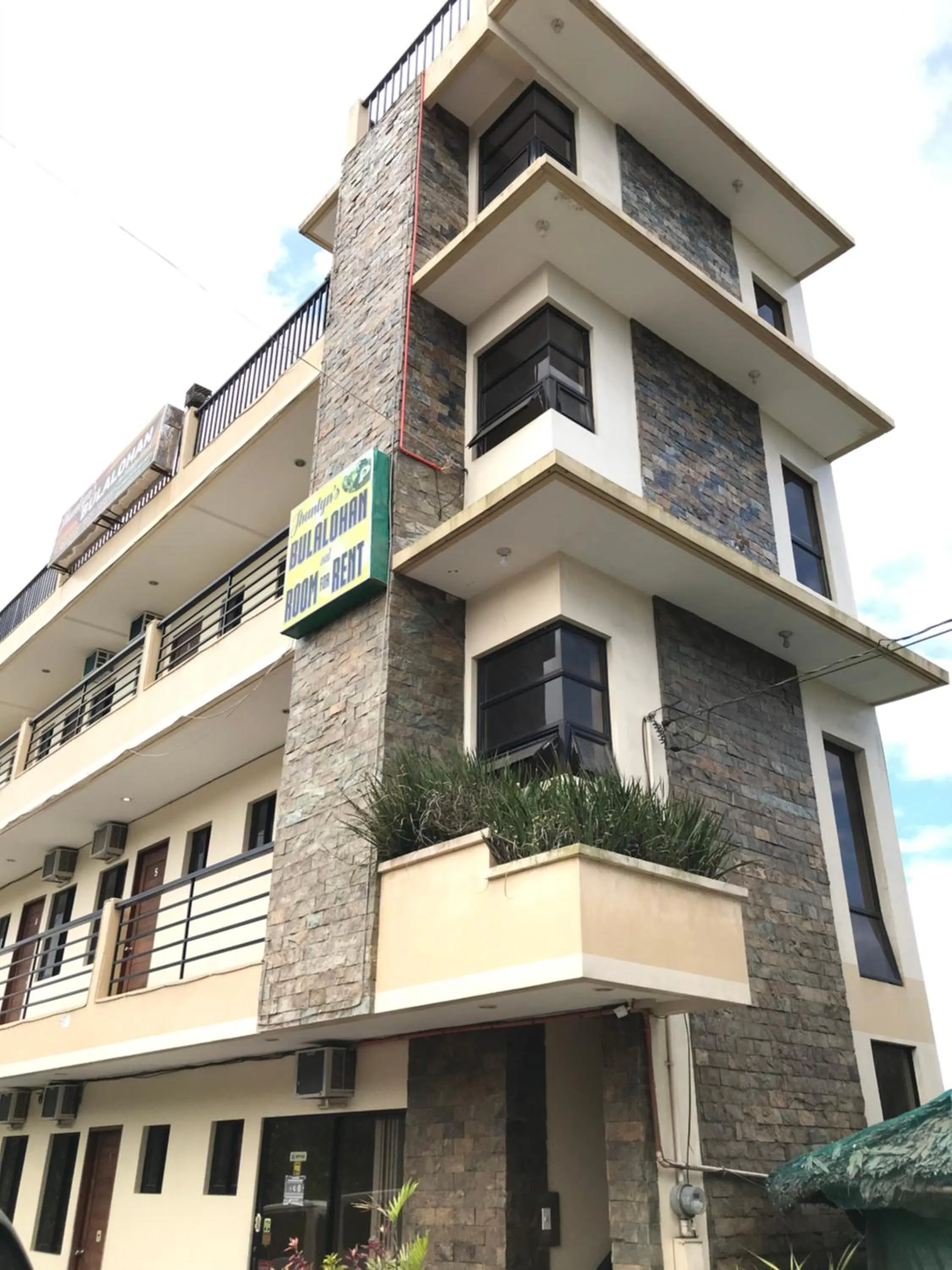 Property building in Jhunlyn Rooms for Rent Tagaytay