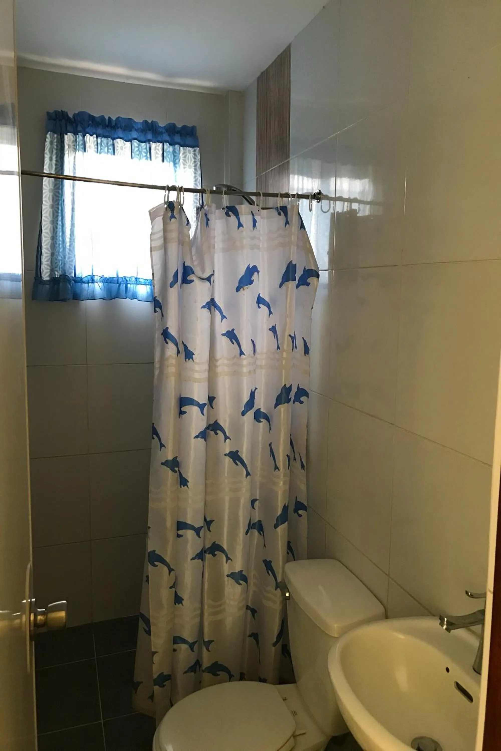 Bathroom in Jhunlyn Rooms for Rent Tagaytay