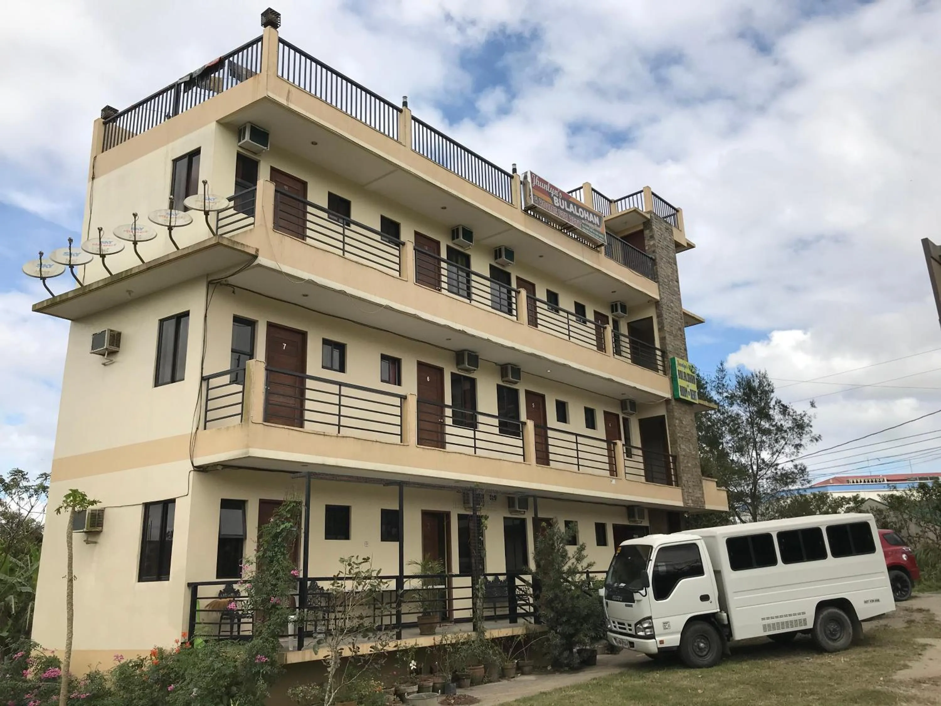 Property building in Jhunlyn Rooms for Rent Tagaytay