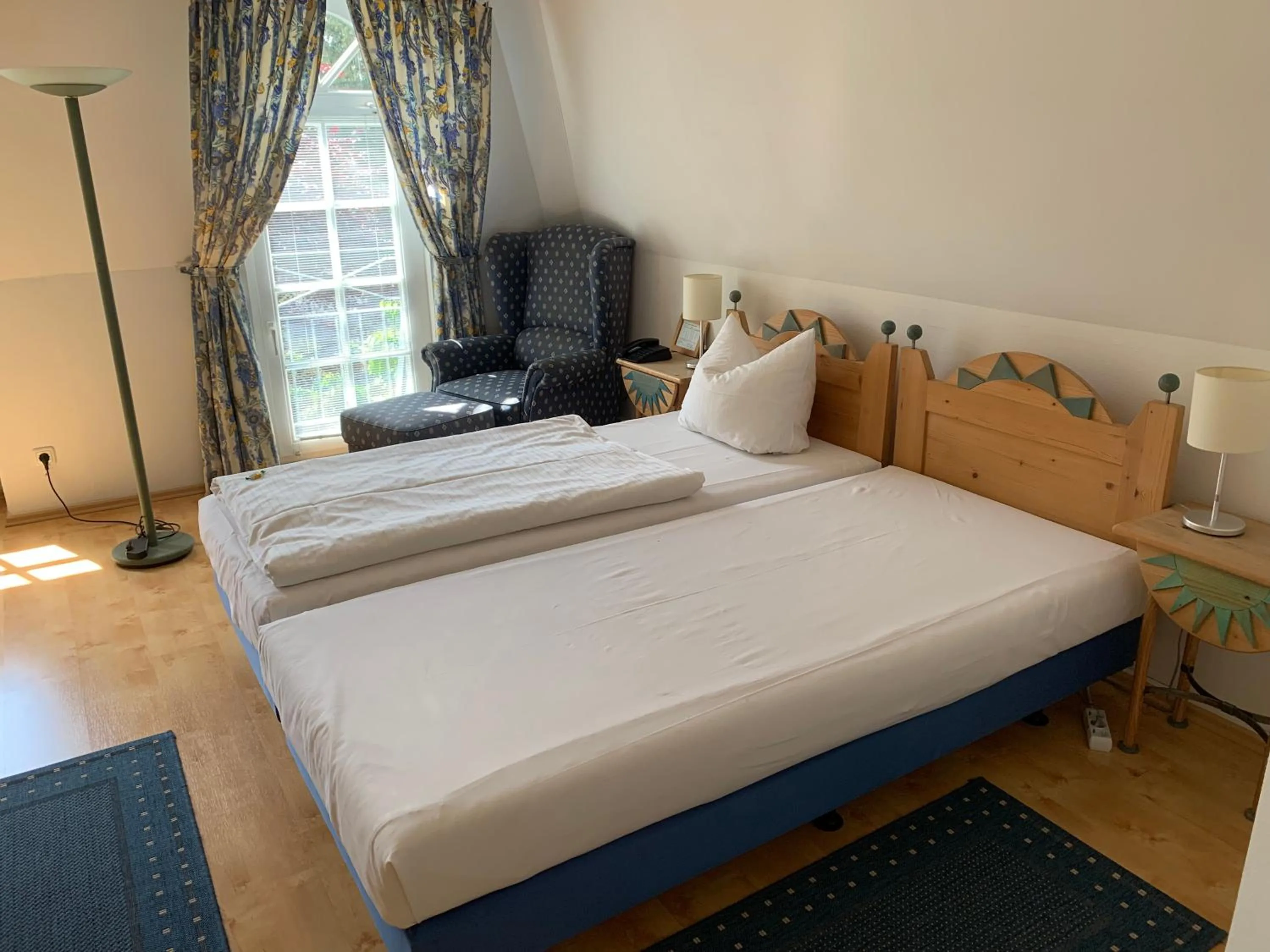 Photo of the whole room, Bed in Hotel Zwei Länder