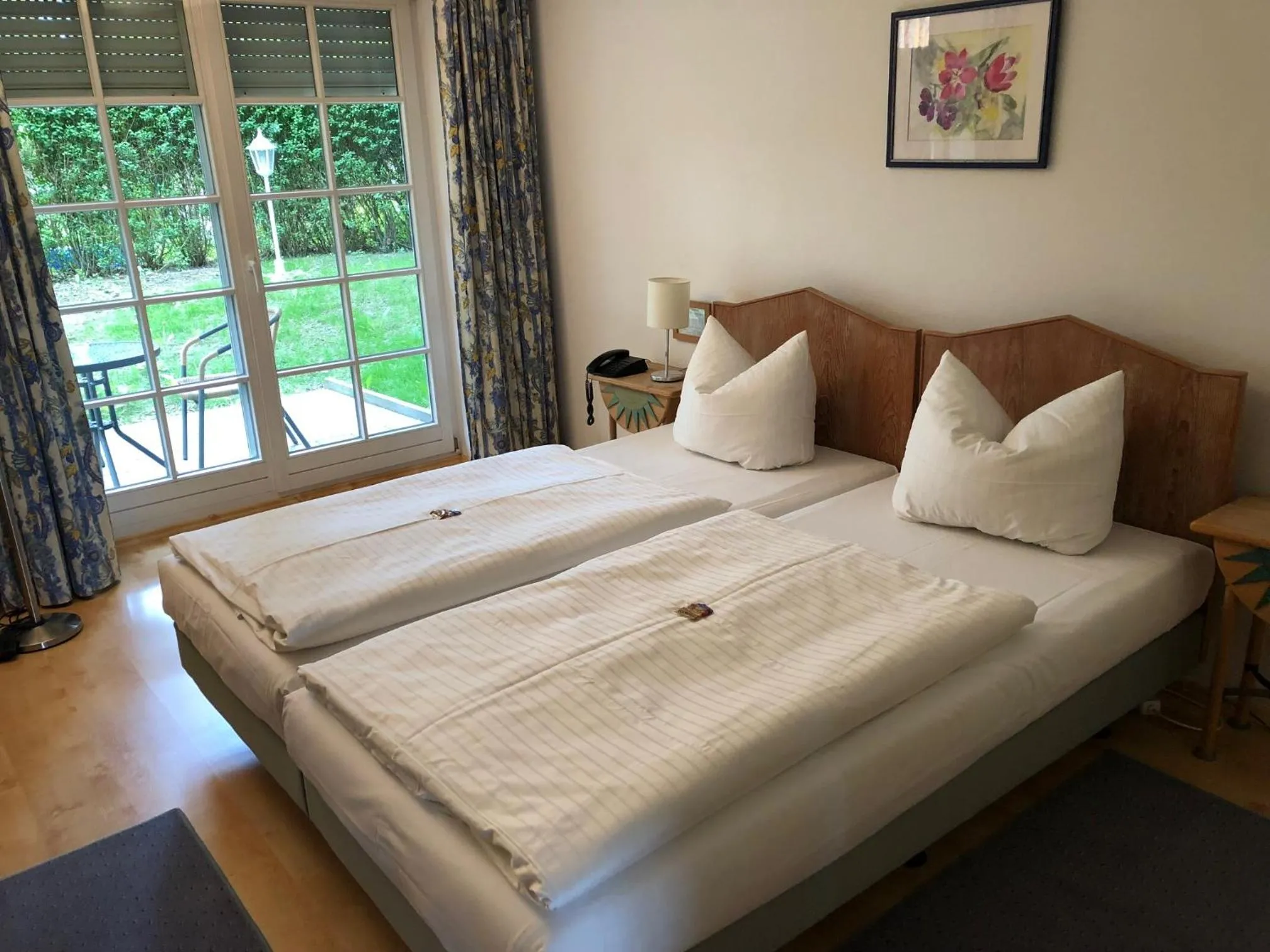 Photo of the whole room, Bed in Hotel Zwei Länder