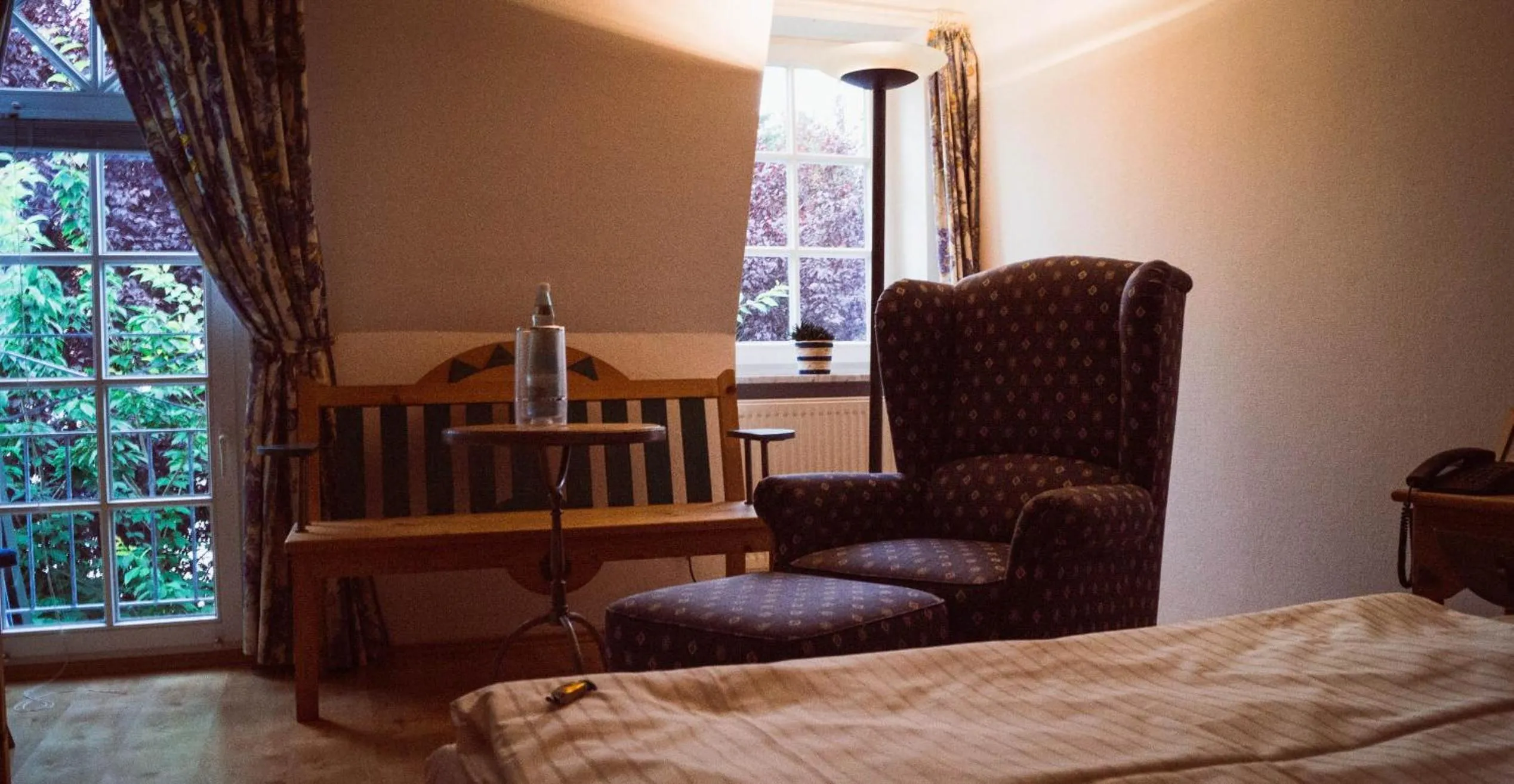 Seating area, Bed in Hotel Zwei Länder