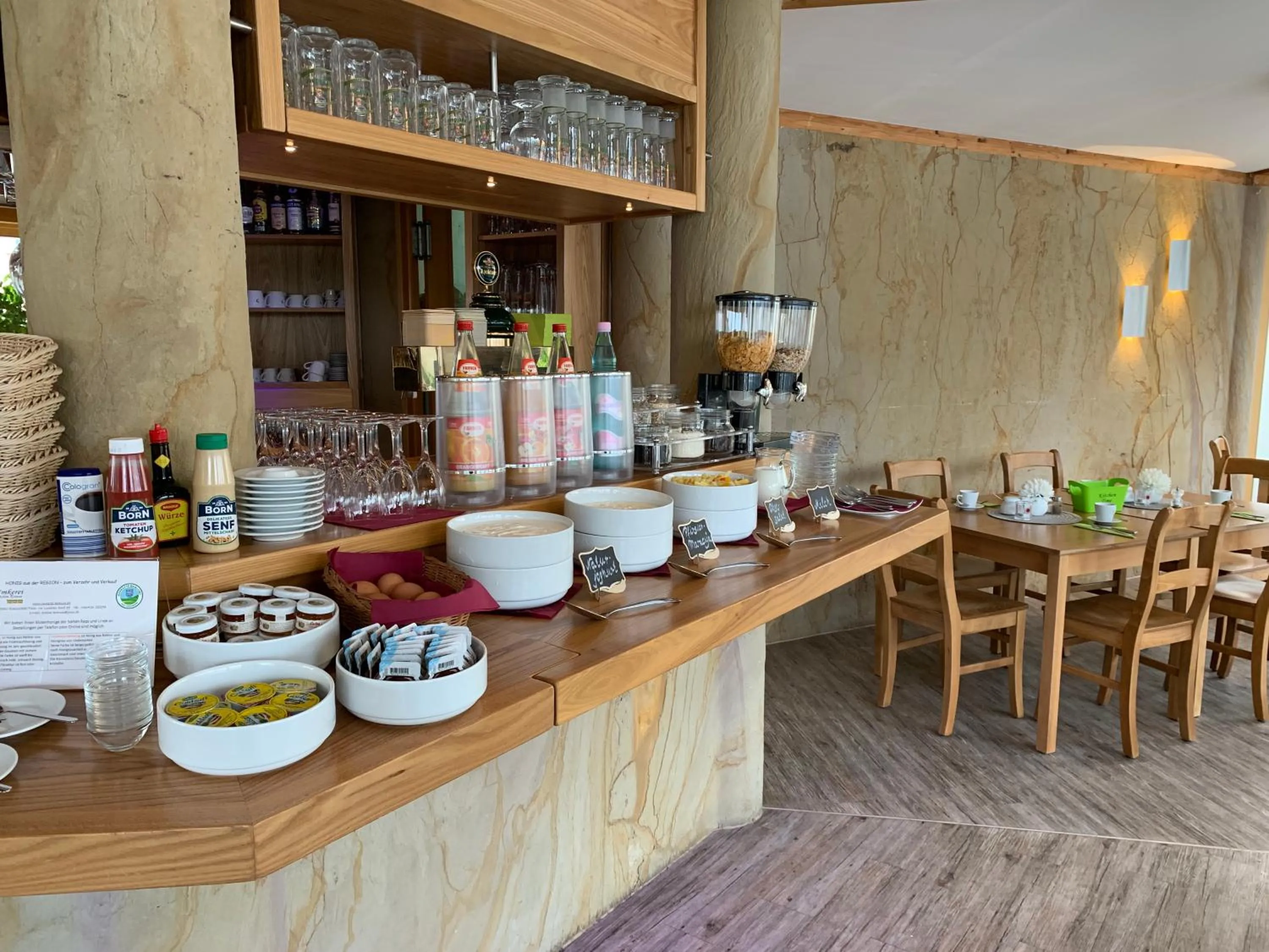 Breakfast in Hotel Zwei Länder