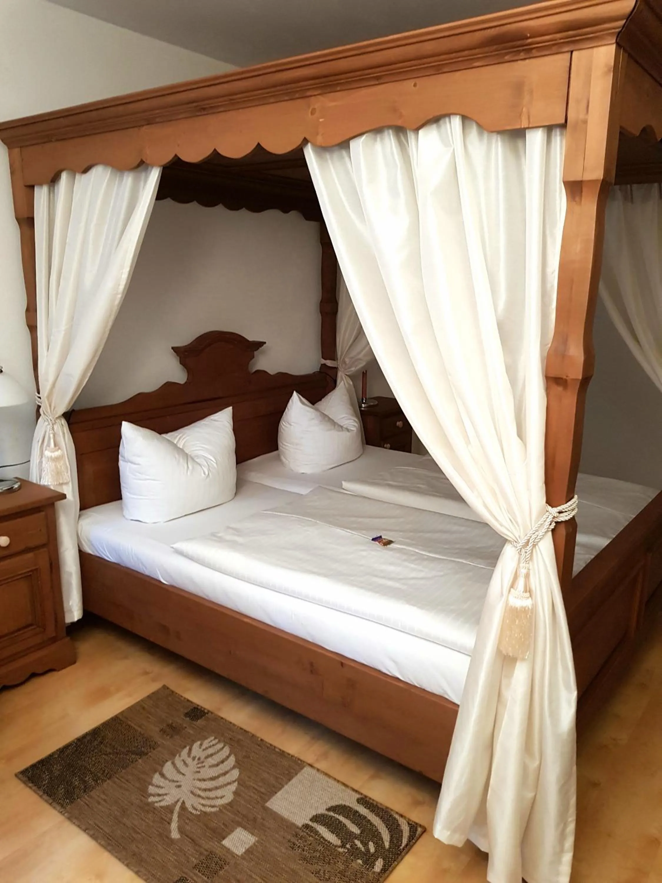 Bed in Hotel Zwei Länder