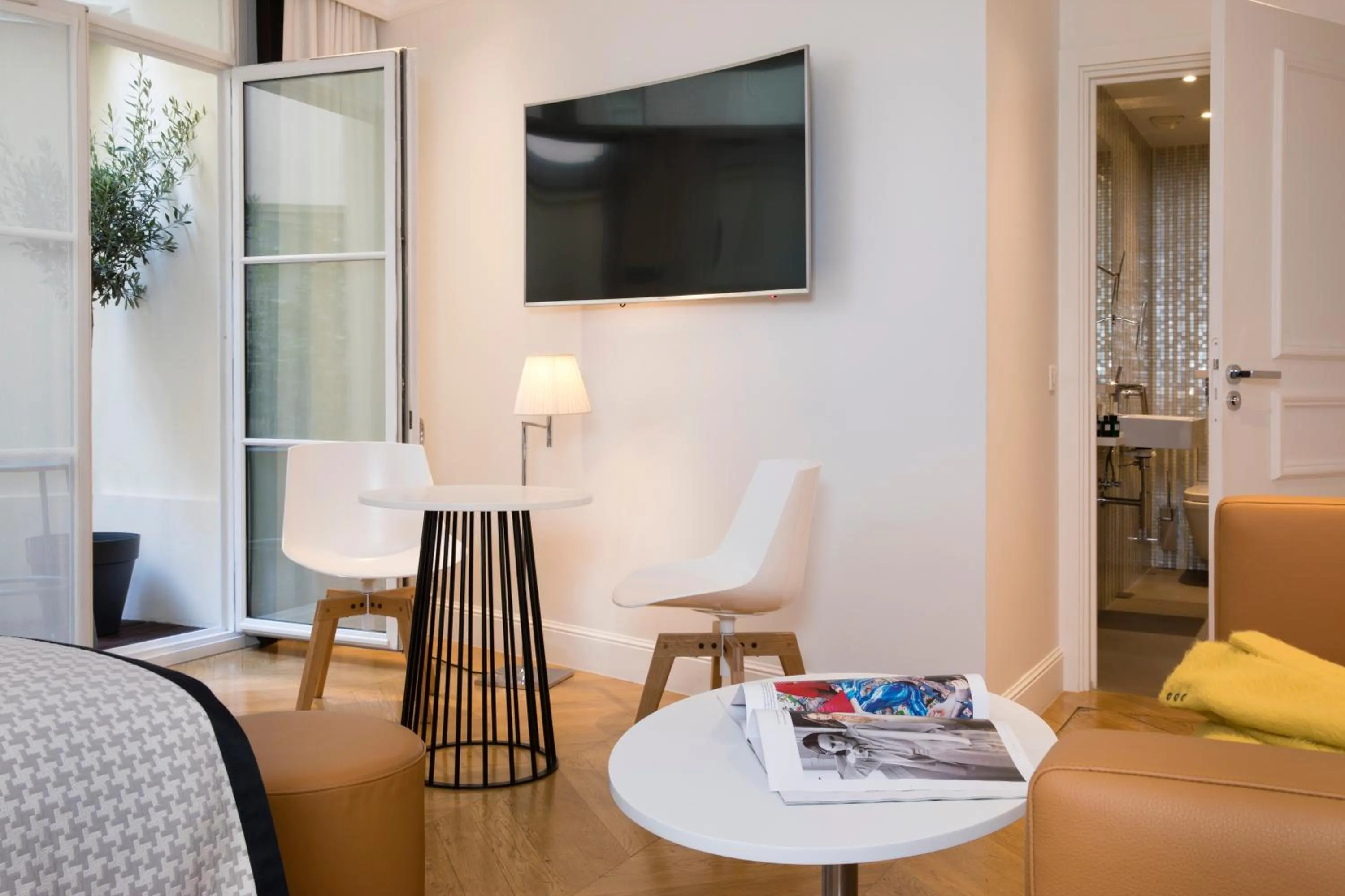 Bedroom in Hôtel R de Paris - Boutique Hotel