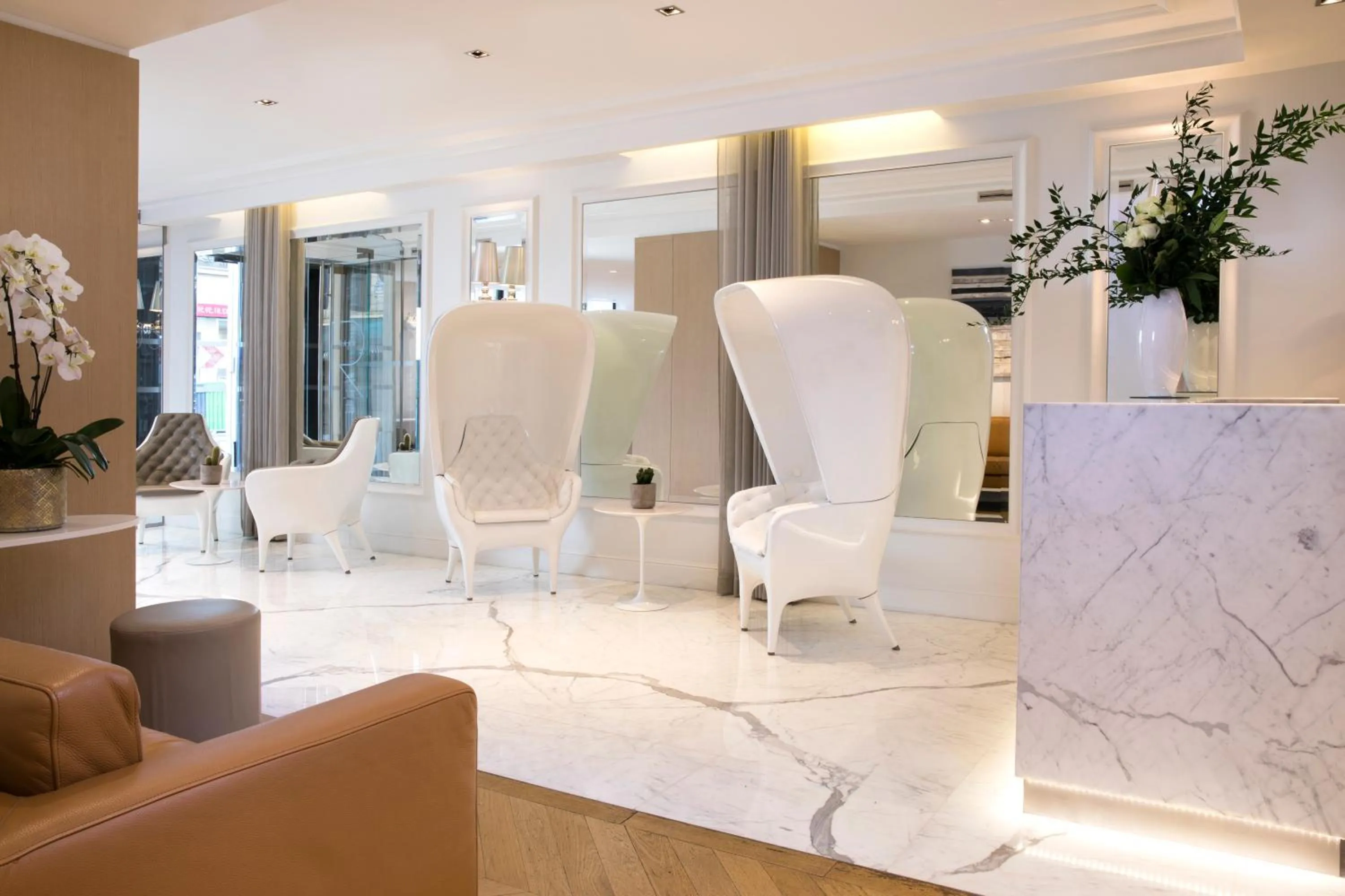 Lobby or reception in Hôtel R de Paris - Boutique Hotel